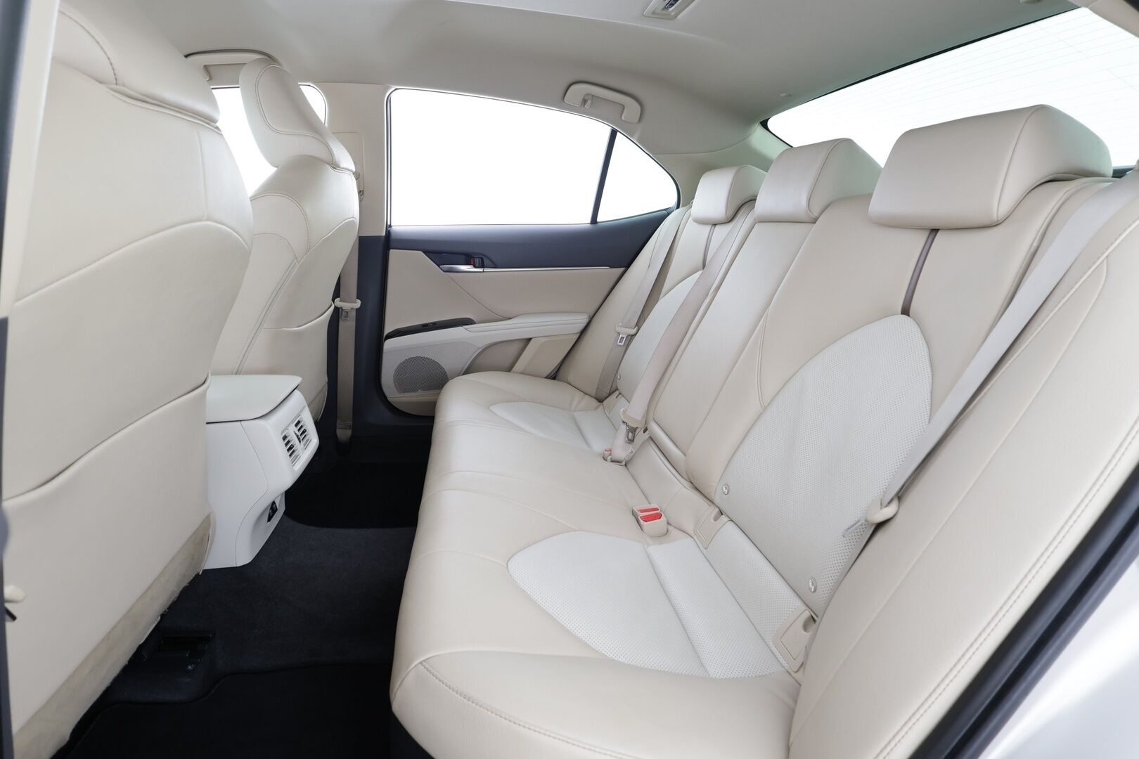 Toyota Camry 2019 2,5 Hybrid Style * Sisätilanlämmitin / ACC / LED / P.Kamera / Sähköpenkit / Navi / Keyless * - Merkkihuollot / Kahdet renkaat aluvanteilla / Suomi-auto