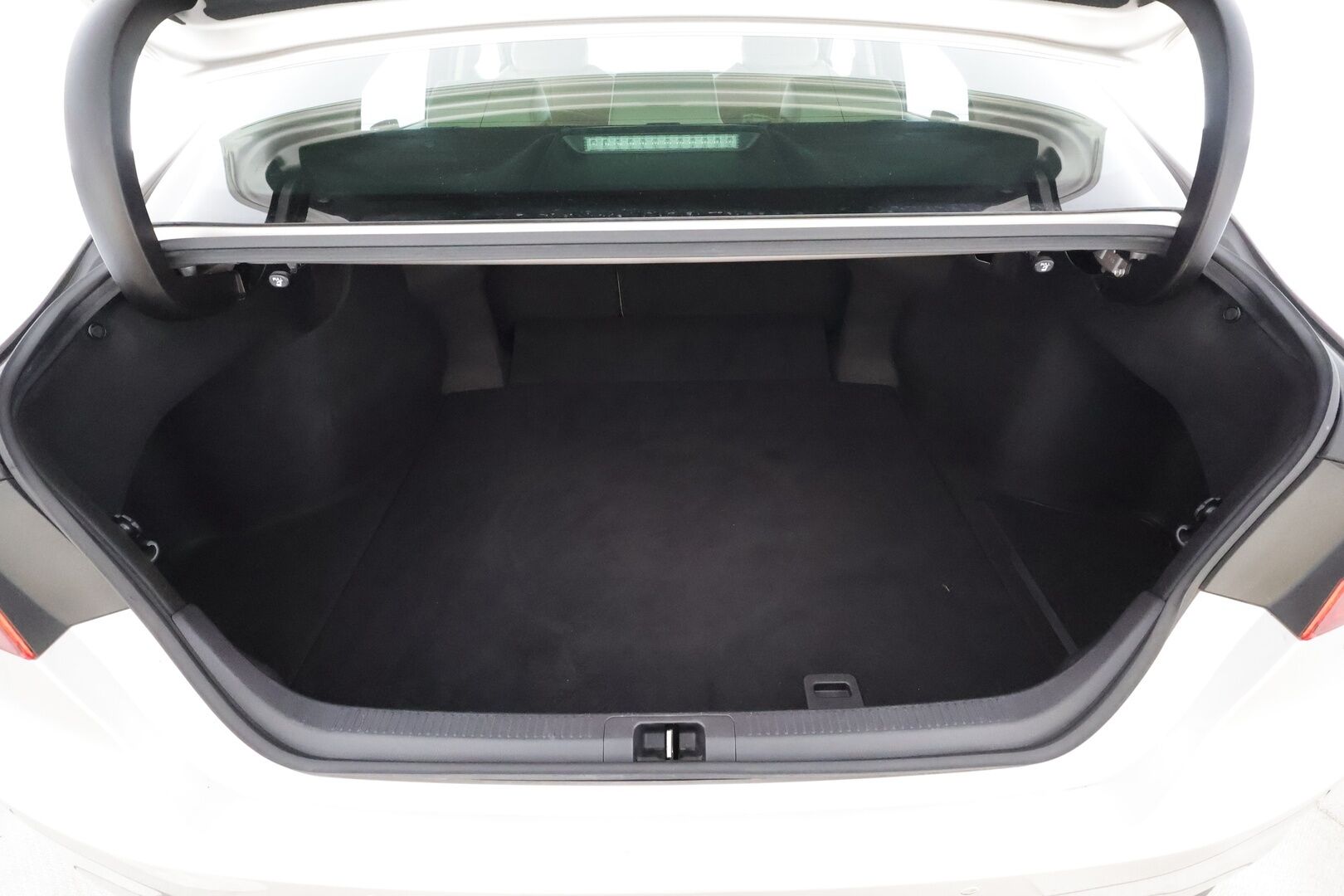 Toyota Camry 2019 2,5 Hybrid Style * Sisätilanlämmitin / ACC / LED / P.Kamera / Sähköpenkit / Navi / Keyless * - Merkkihuollot / Kahdet renkaat aluvanteilla / Suomi-auto