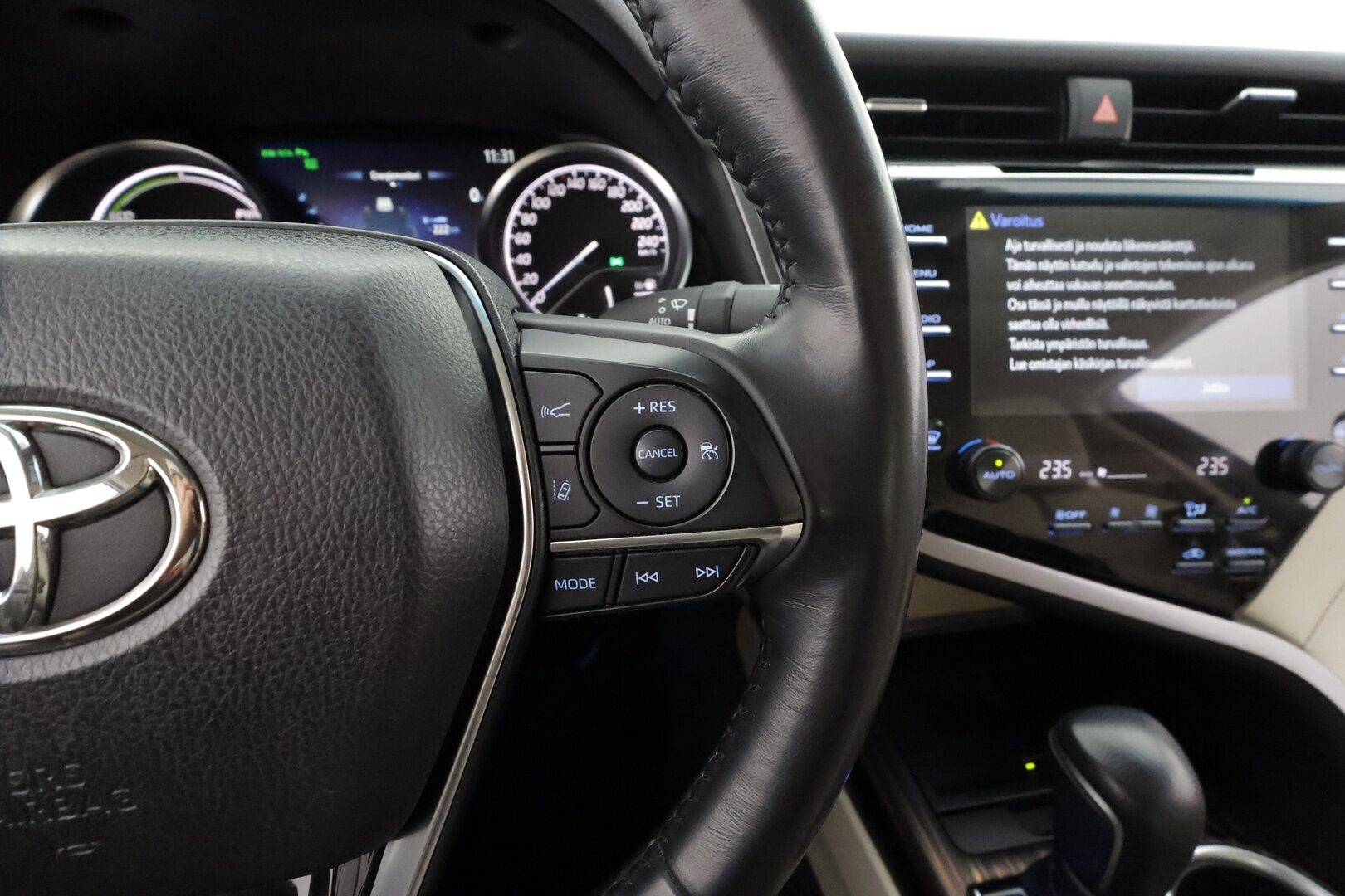 Toyota Camry 2019 2,5 Hybrid Style * Sisätilanlämmitin / ACC / LED / P.Kamera / Sähköpenkit / Navi / Keyless * - Merkkihuollot / Kahdet renkaat aluvanteilla / Suomi-auto