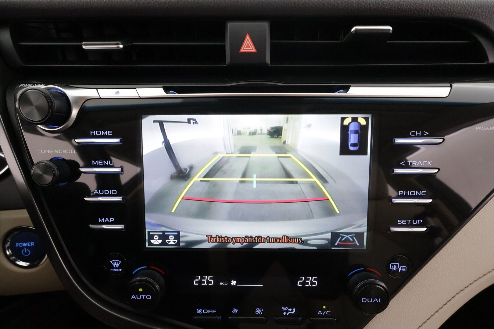 Toyota Camry 2019 2,5 Hybrid Style * Sisätilanlämmitin / ACC / LED / P.Kamera / Sähköpenkit / Navi / Keyless * - Merkkihuollot / Kahdet renkaat aluvanteilla / Suomi-auto