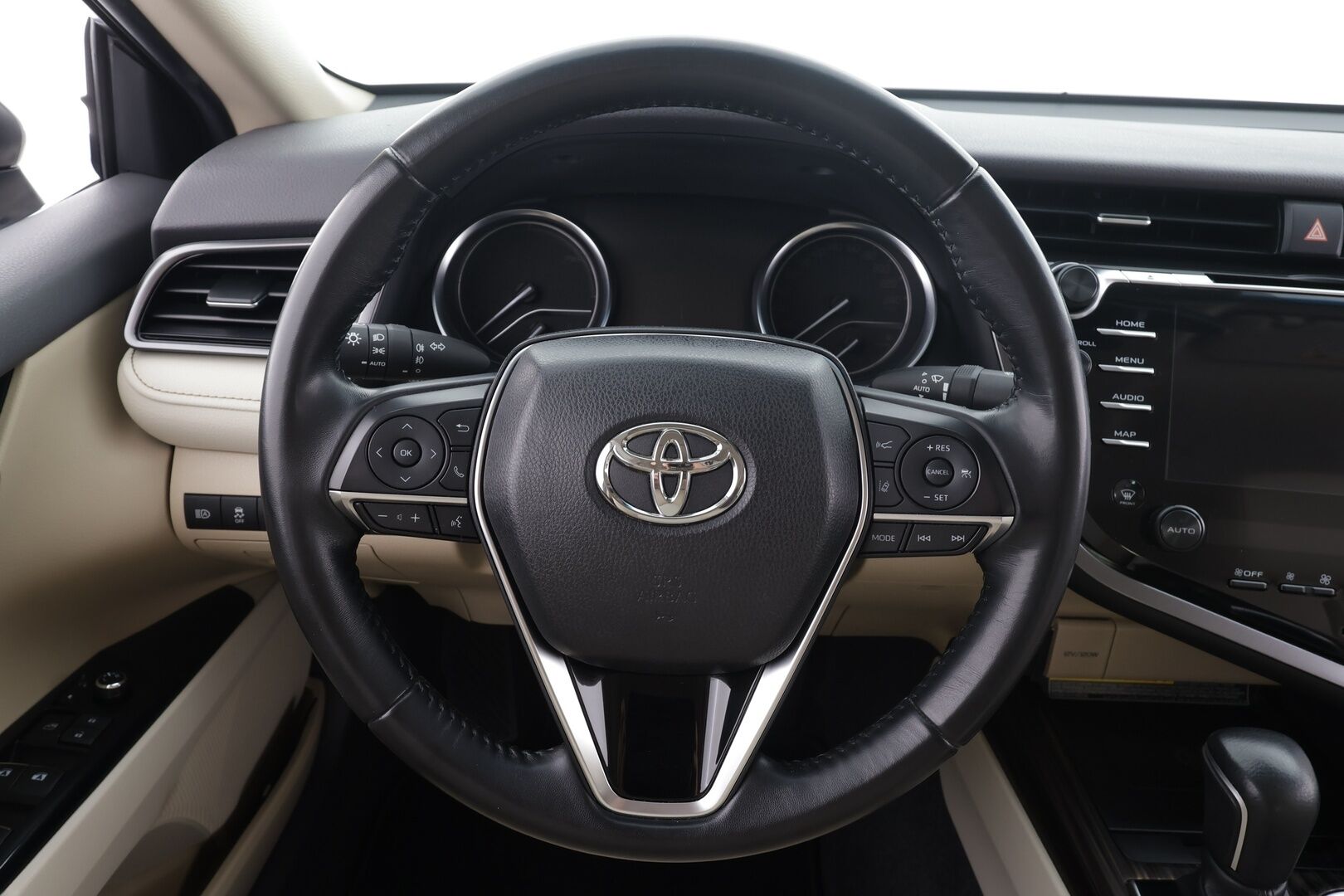 Toyota Camry 2019 2,5 Hybrid Style * Sisätilanlämmitin / ACC / LED / P.Kamera / Sähköpenkit / Navi / Keyless * - Merkkihuollot / Kahdet renkaat aluvanteilla / Suomi-auto