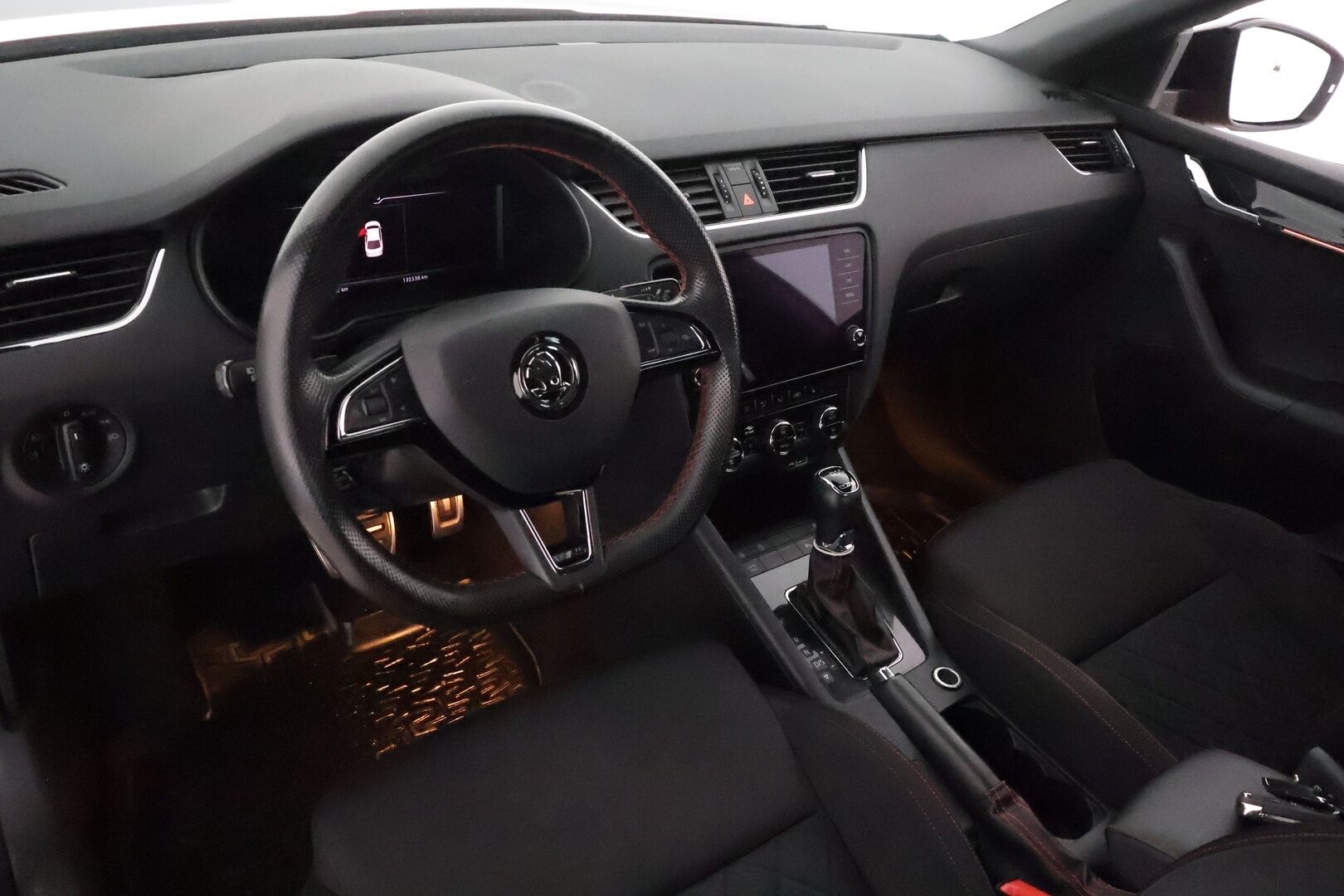 Skoda Octavia 2020 2,0 TSI RS BusinessLine DSG Autom. **Adapt.vakkari / Webasto / Muistipenkki / LED / Navi / Sporttipenkit** - Suomi-auto / Kahdet renkaat aluvanteilla / P.kamera / Digimittaristo / Penkinlämmittimet takana / Tuulilasin lämmitin 