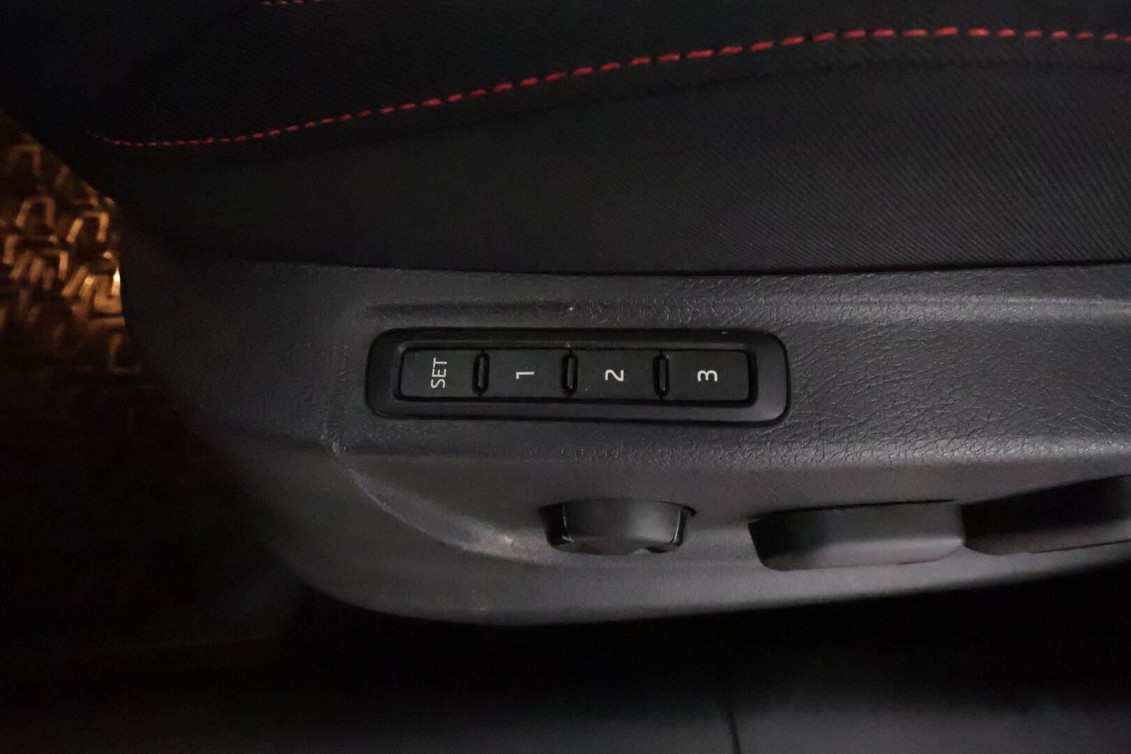 Skoda Octavia 2020 2,0 TSI RS BusinessLine DSG Autom. **Adapt.vakkari / Webasto / Muistipenkki / LED / Navi / Sporttipenkit** - Suomi-auto / Kahdet renkaat aluvanteilla / P.kamera / Digimittaristo / Penkinlämmittimet takana / Tuulilasin lämmitin 