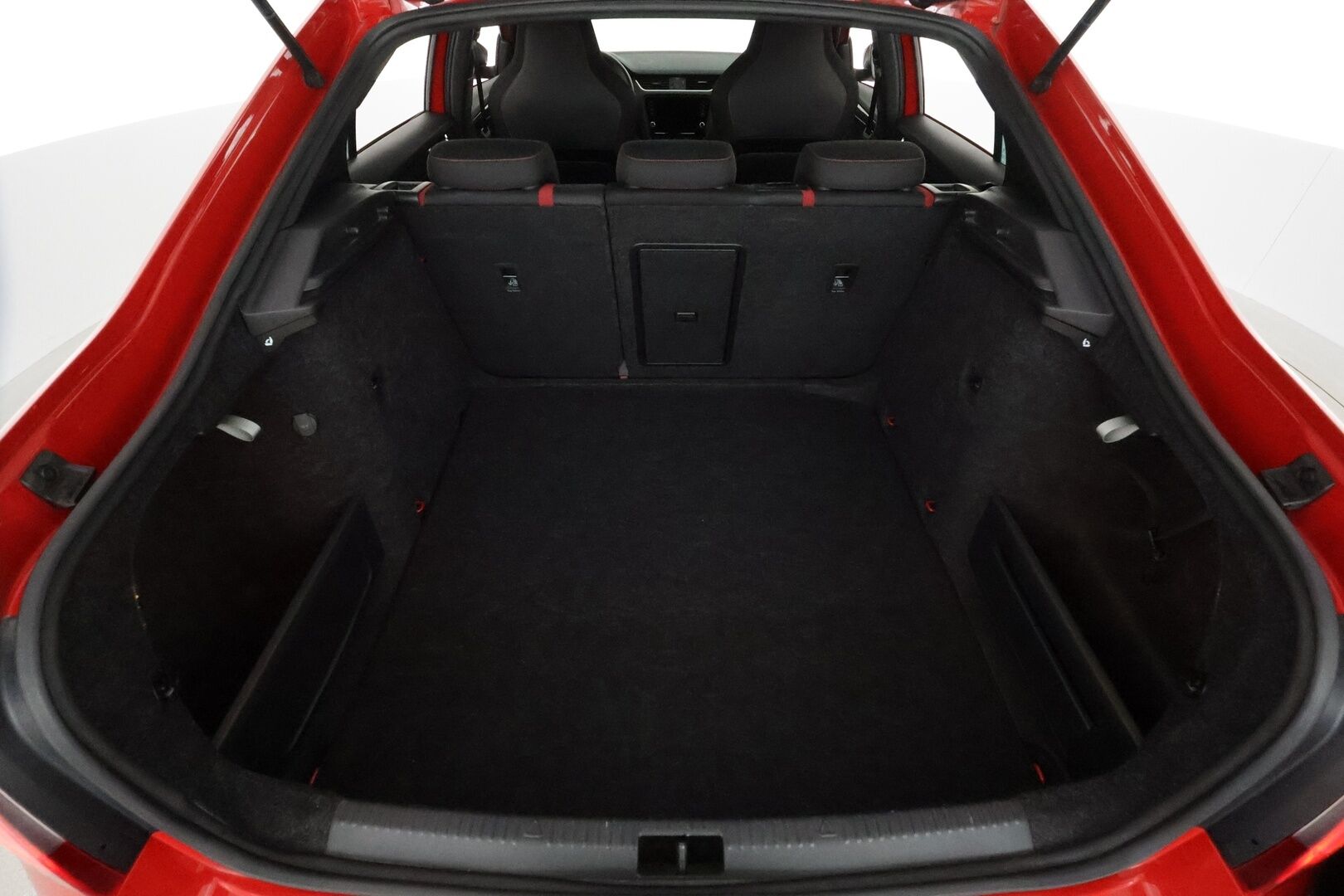 Skoda Octavia 2020 2,0 TSI RS BusinessLine DSG Autom. **Adapt.vakkari / Webasto / Muistipenkki / LED / Navi / Sporttipenkit** - Suomi-auto / Kahdet renkaat aluvanteilla / P.kamera / Digimittaristo / Penkinlämmittimet takana / Tuulilasin lämmitin 