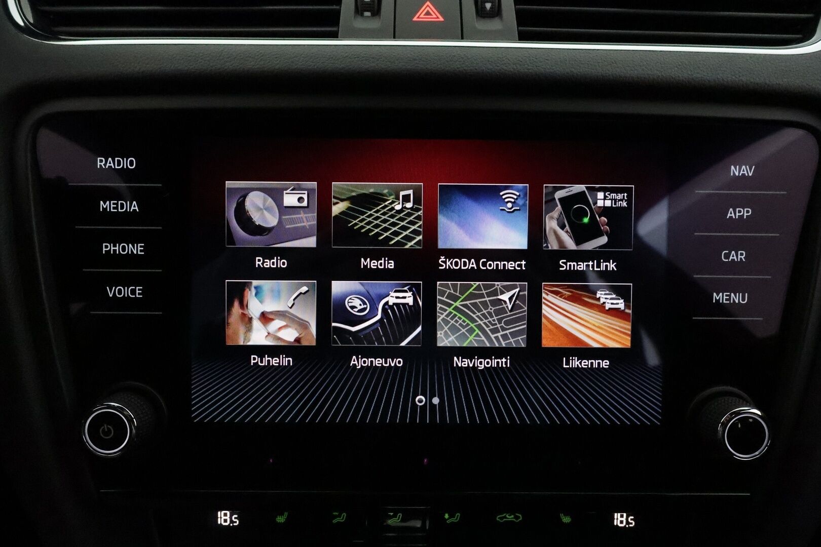 Skoda Octavia 2020 2,0 TSI RS BusinessLine DSG Autom. **Adapt.vakkari / Webasto / Muistipenkki / LED / Navi / Sporttipenkit** - Suomi-auto / Kahdet renkaat aluvanteilla / P.kamera / Digimittaristo / Penkinlämmittimet takana / Tuulilasin lämmitin 