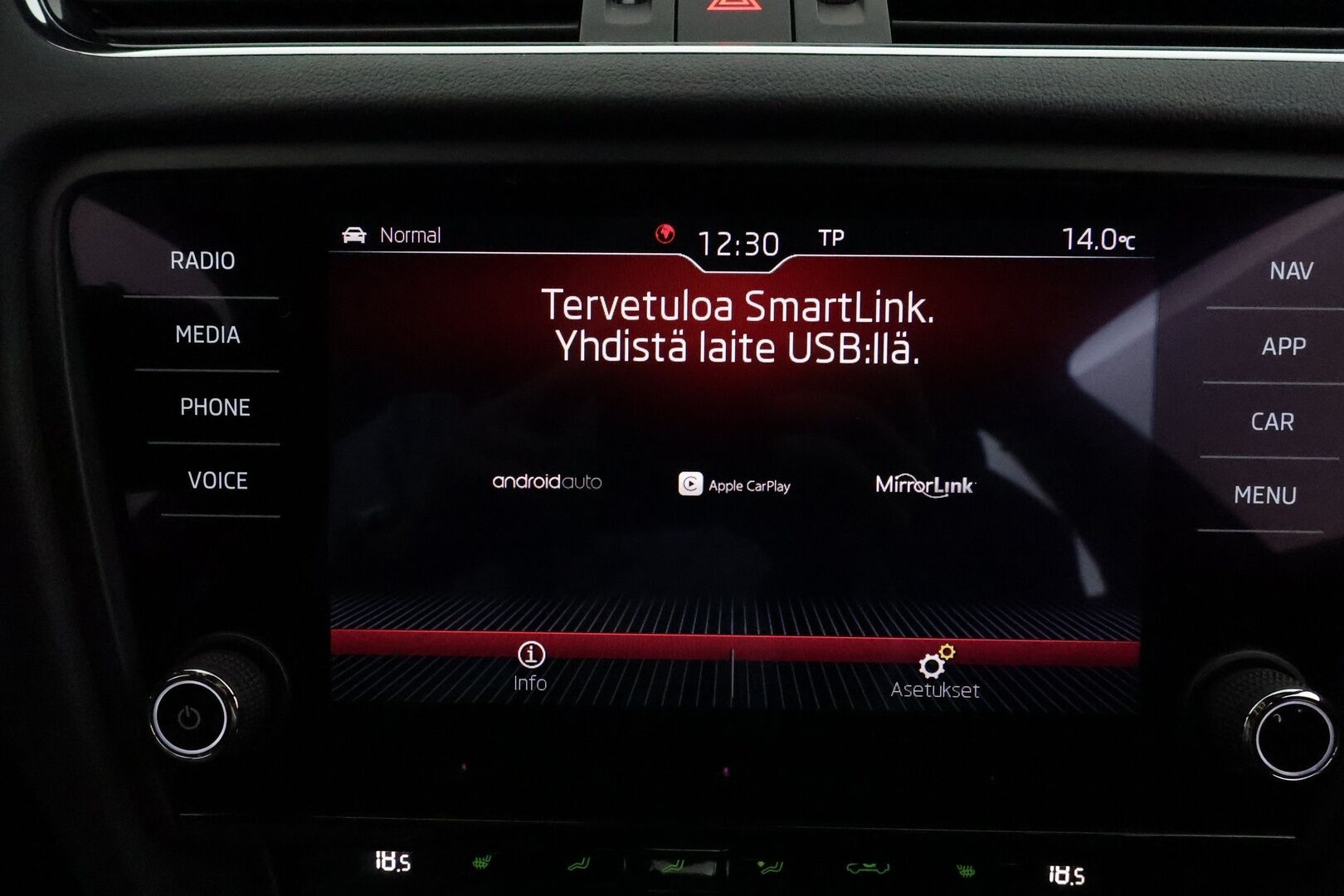 Skoda Octavia 2020 2,0 TSI RS BusinessLine DSG Autom. **Adapt.vakkari / Webasto / Muistipenkki / LED / Navi / Sporttipenkit** - Suomi-auto / Kahdet renkaat aluvanteilla / P.kamera / Digimittaristo / Penkinlämmittimet takana / Tuulilasin lämmitin 