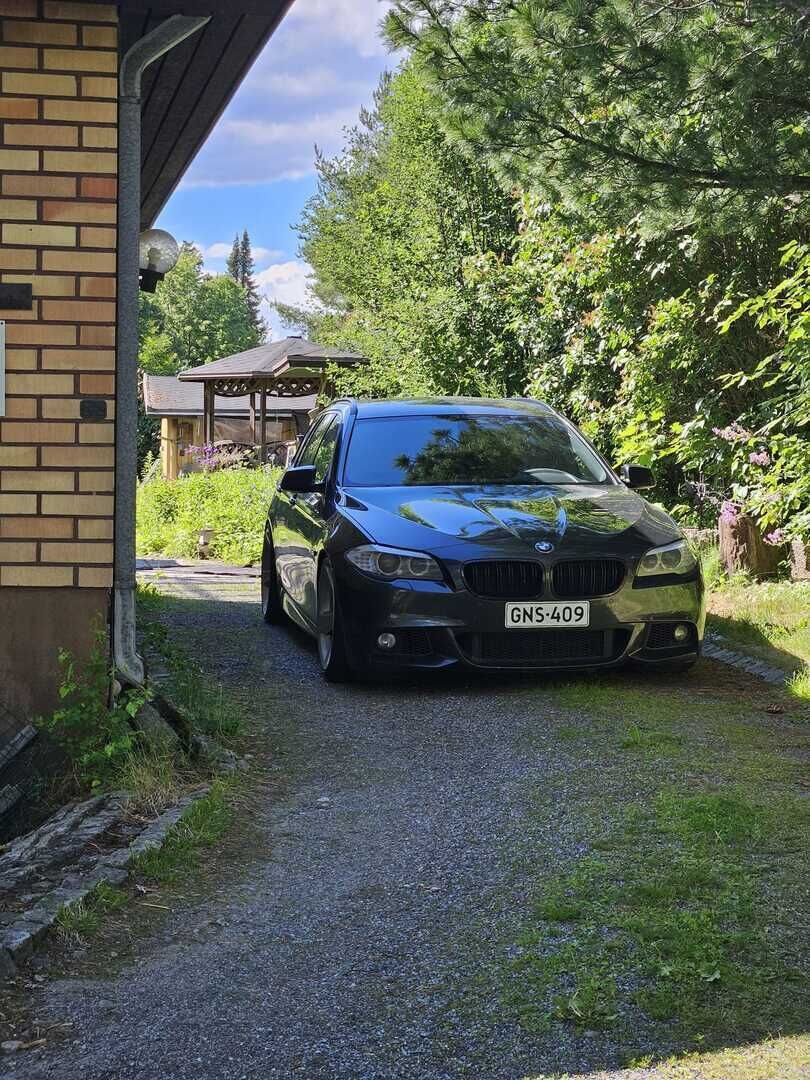 BMW 530 2011 d A F11 Touring M-Sport *YritysOutlet, Myydään vain yrityksille!* - ** Tulossa / Prof. Navi / Koukku / Xenon / Hifi / Tutkat / Ambient ** 