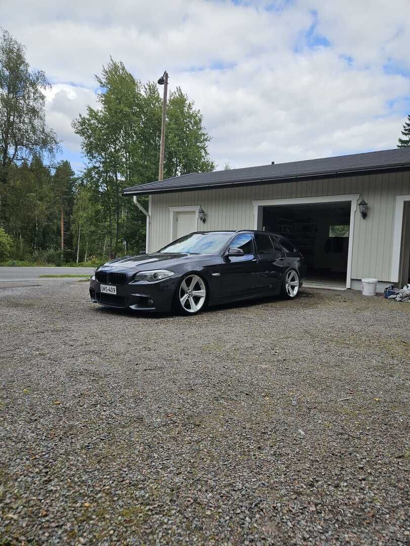 BMW 530 2011 d A F11 Touring M-Sport *YritysOutlet, Myydään vain yrityksille!* - ** Tulossa / Prof. Navi / Koukku / Xenon / Hifi / Tutkat / Ambient ** 