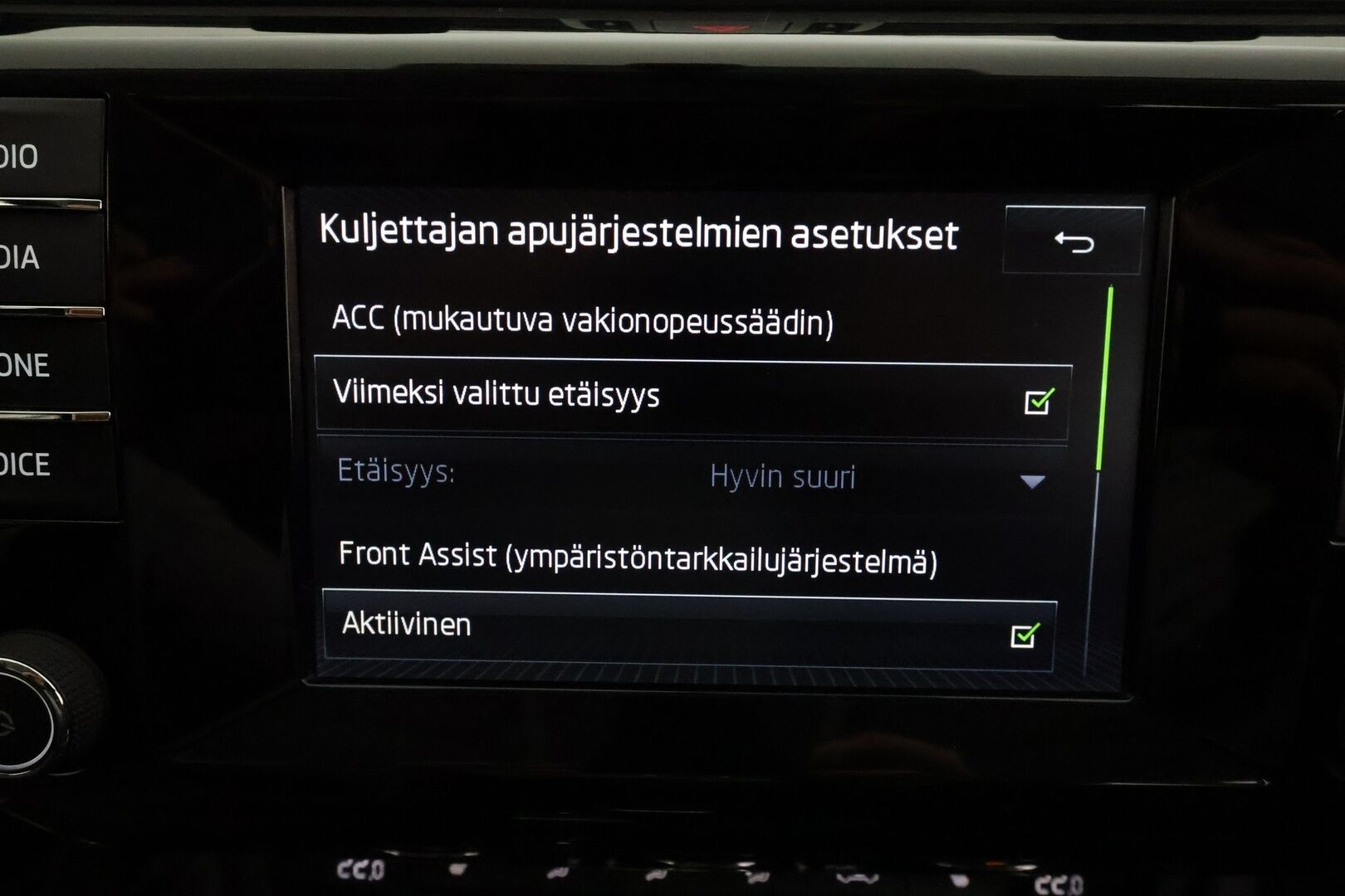 Skoda Superb 2016 2.0 TDi 150 Style DSG Combi **Webasto / Koukku / Adapt.Vakkari / Xenon / Muistipenkki / P.Kamera / Apple&Android - Kahdet Renkaat