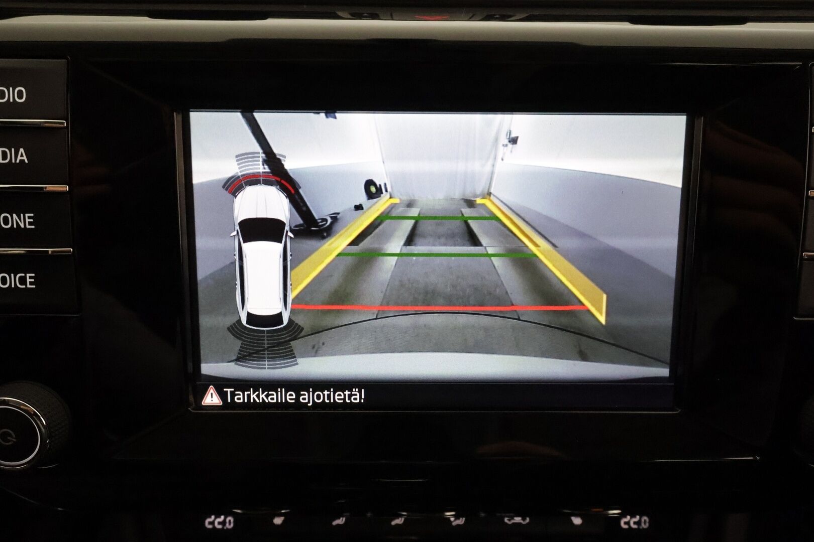 Skoda Superb 2016 2.0 TDi 150 Style DSG Combi **Webasto / Koukku / Adapt.Vakkari / Xenon / Muistipenkki / P.Kamera / Apple&Android - Kahdet Renkaat