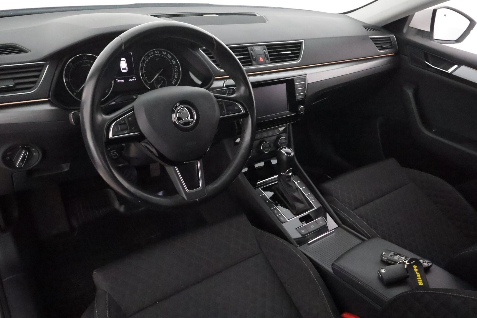 Skoda Superb 2016 2.0 TDi 150 Style DSG Combi **Webasto / Koukku / Adapt.Vakkari / Xenon / Muistipenkki / P.Kamera / Apple&Android - Kahdet Renkaat