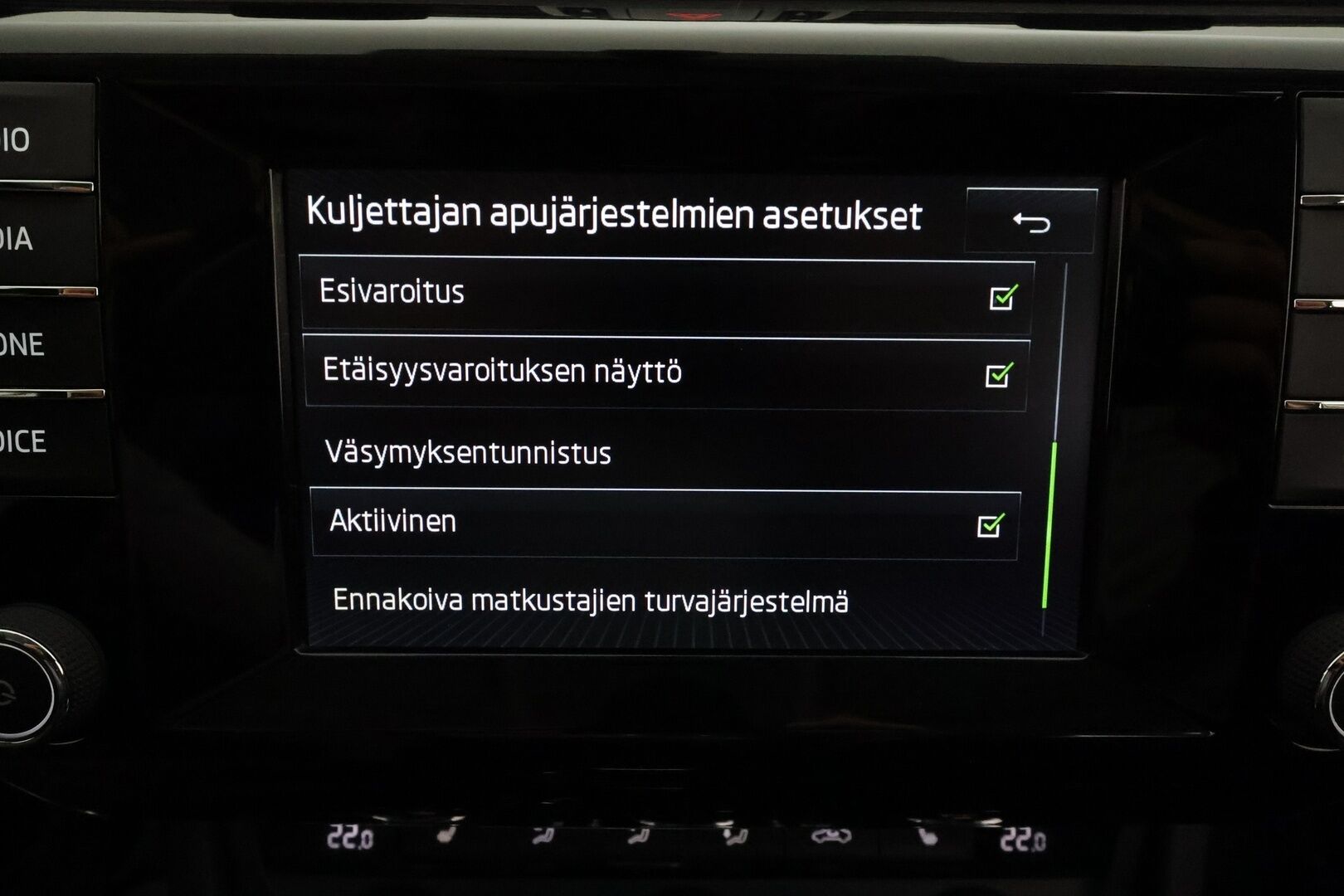 Skoda Superb 2016 2.0 TDi 150 Style DSG Combi **Webasto / Koukku / Adapt.Vakkari / Xenon / Muistipenkki / P.Kamera / Apple&Android - Kahdet Renkaat