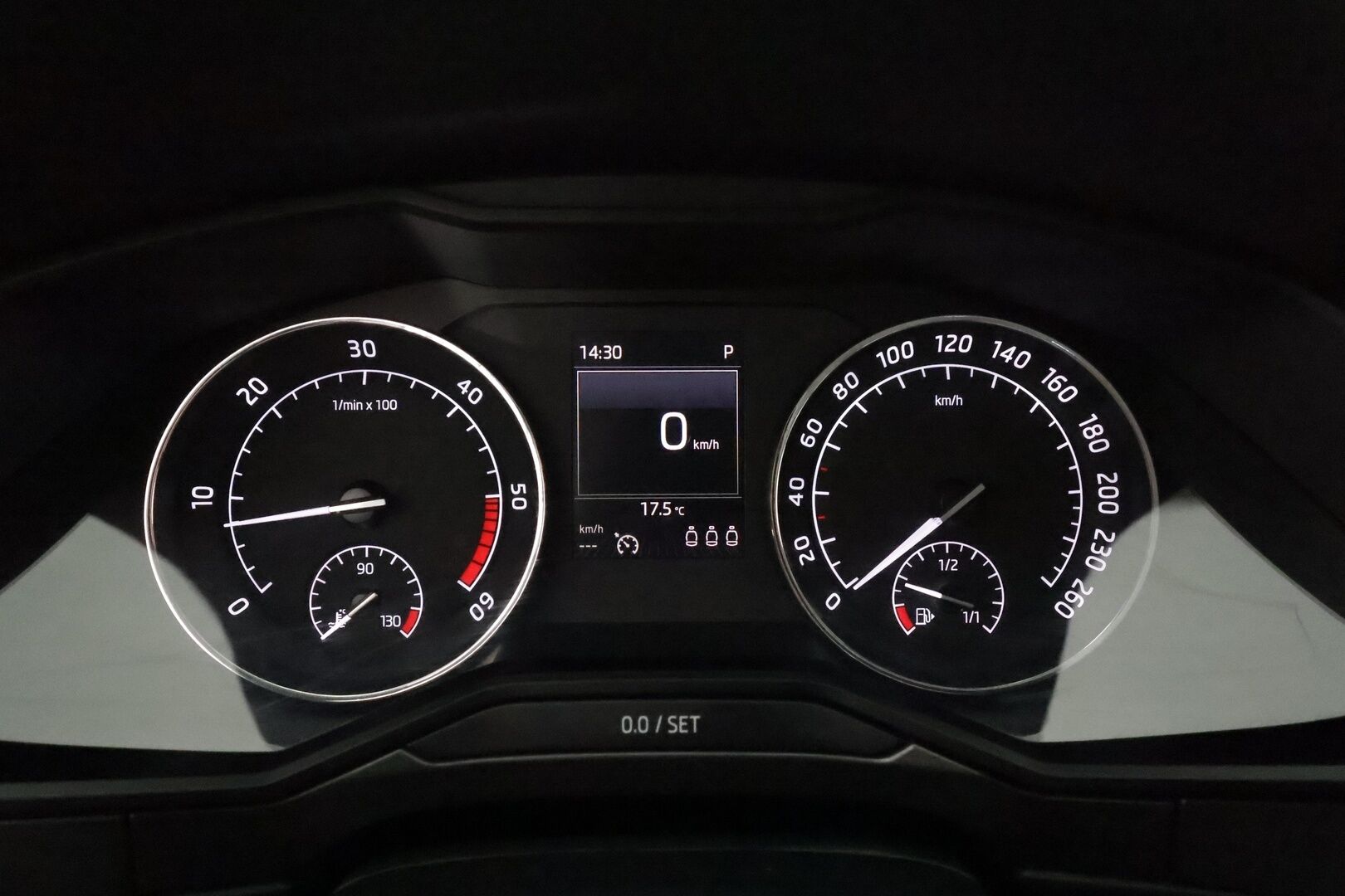 Skoda Superb 2016 2.0 TDi 150 Style DSG Combi **Webasto / Koukku / Adapt.Vakkari / Xenon / Muistipenkki / P.Kamera / Apple&Android - Kahdet Renkaat