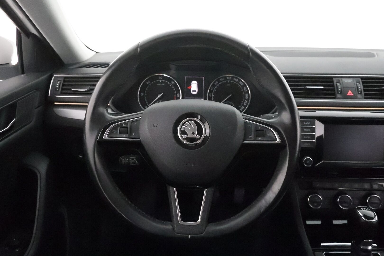 Skoda Superb 2016 2.0 TDi 150 Style DSG Combi **Webasto / Koukku / Adapt.Vakkari / Xenon / Muistipenkki / P.Kamera / Apple&Android - Kahdet Renkaat