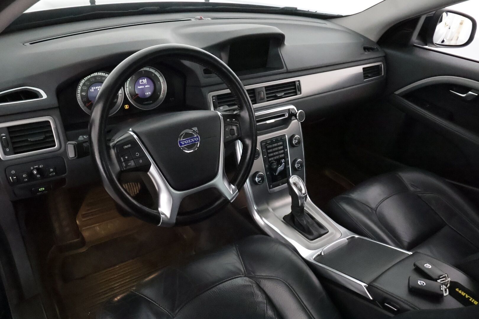 Volvo S80 2013 D4 Summum aut **Webasto / Lasikattoluukku / P.tutkat / Muistipenkki / Navi / Vakkari / KeylessGo / Koukku** - Juuri leimattu! / Kahdet renkaat aluvanteilla / Ei Adblue-järjestelmää