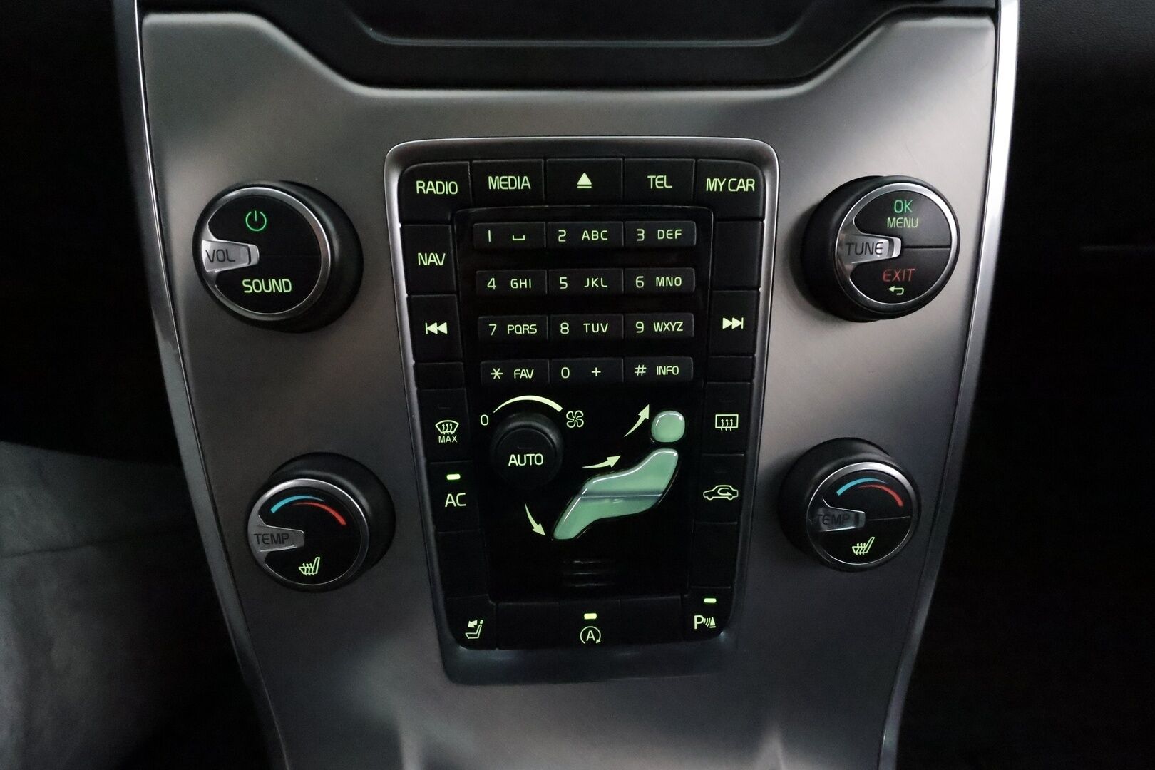 Volvo S80 2013 D4 Summum aut **Webasto / Lasikattoluukku / P.tutkat / Muistipenkki / Navi / Vakkari / KeylessGo / Koukku** - Juuri leimattu! / Kahdet renkaat aluvanteilla / Ei Adblue-järjestelmää