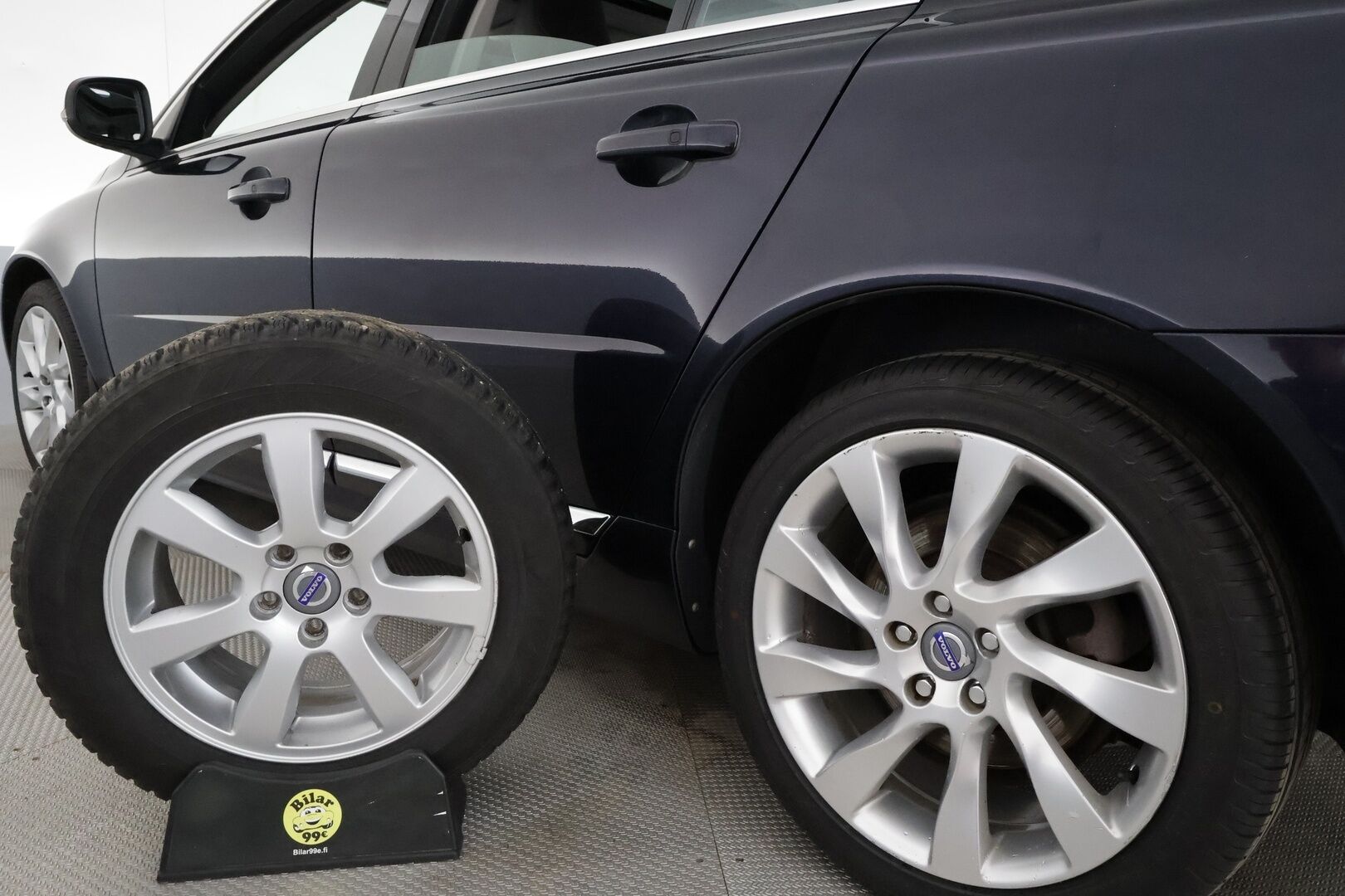 Volvo S80 2013 D4 Summum aut **Webasto / Lasikattoluukku / P.tutkat / Muistipenkki / Navi / Vakkari / KeylessGo / Koukku** - Juuri leimattu! / Kahdet renkaat aluvanteilla / Ei Adblue-järjestelmää