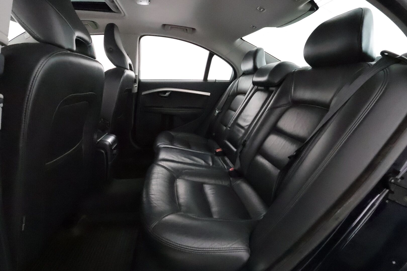 Volvo S80 2013 D4 Summum aut **Webasto / Lasikattoluukku / P.tutkat / Muistipenkki / Navi / Vakkari / KeylessGo / Koukku** - Juuri leimattu! / Kahdet renkaat aluvanteilla / Ei Adblue-järjestelmää
