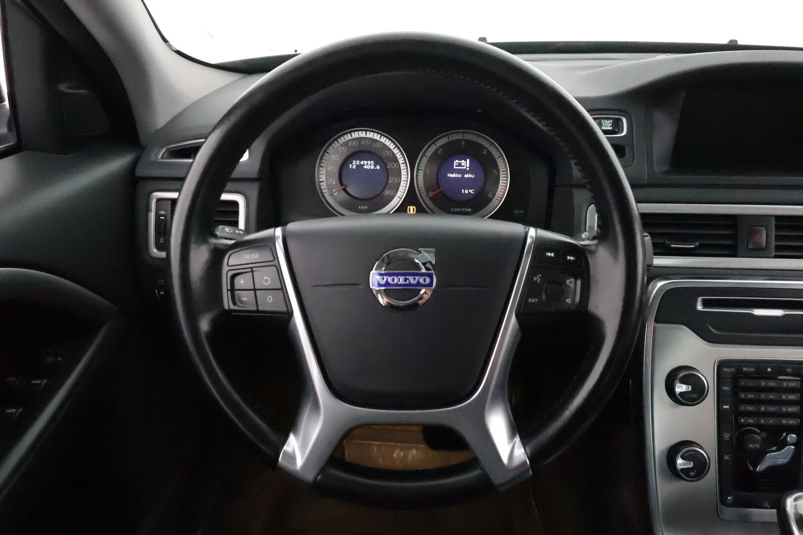 Volvo S80 2013 D4 Summum aut **Webasto / Lasikattoluukku / P.tutkat / Muistipenkki / Navi / Vakkari / KeylessGo / Koukku** - Juuri leimattu! / Kahdet renkaat aluvanteilla / Ei Adblue-järjestelmää