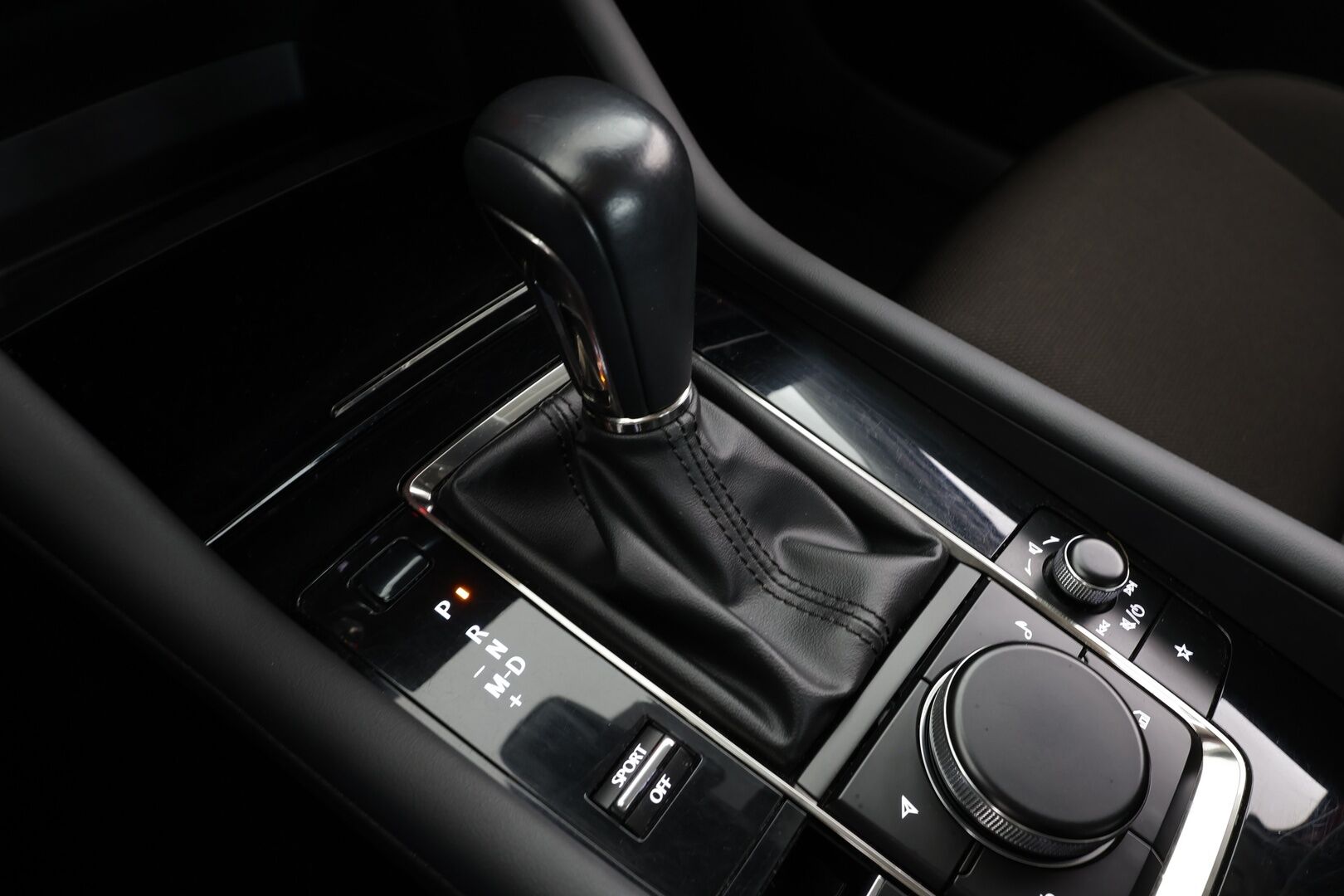 Mazda 3 2020 Sedan 2,0 (122 hv) SKYACTIV-G Vision Plus Business AT KL2Y * ACC / HUD / P.kamera / LED / Navi / KeylessGo * - Suomi-auto / Kahdet renkaat Mazdan vanteilla / Merkkihuollettu - HULLU BLACKWEEK KORKOTARJOUS 2,49%