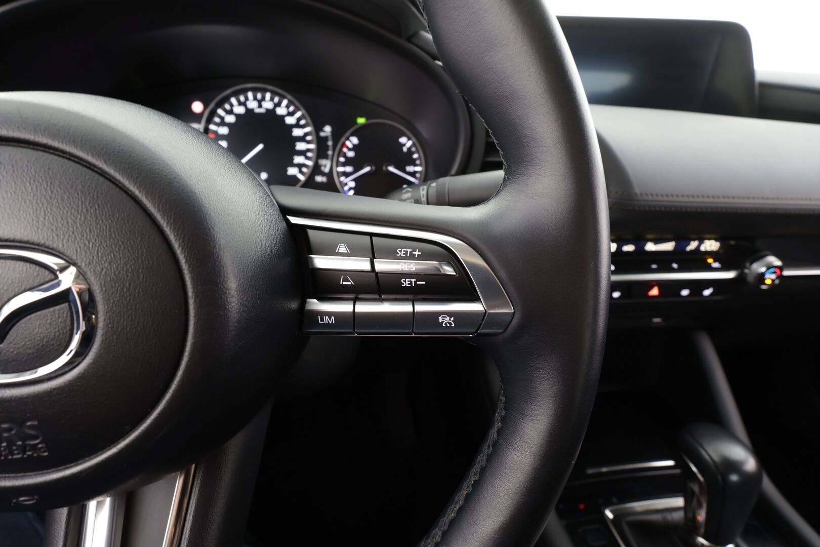 Mazda 3 2020 Sedan 2,0 (122 hv) SKYACTIV-G Vision Plus Business AT KL2Y * ACC / HUD / P.kamera / LED / Navi / KeylessGo * - Suomi-auto / Kahdet renkaat Mazdan vanteilla / Merkkihuollettu - HULLU BLACKWEEK KORKOTARJOUS 2,49%