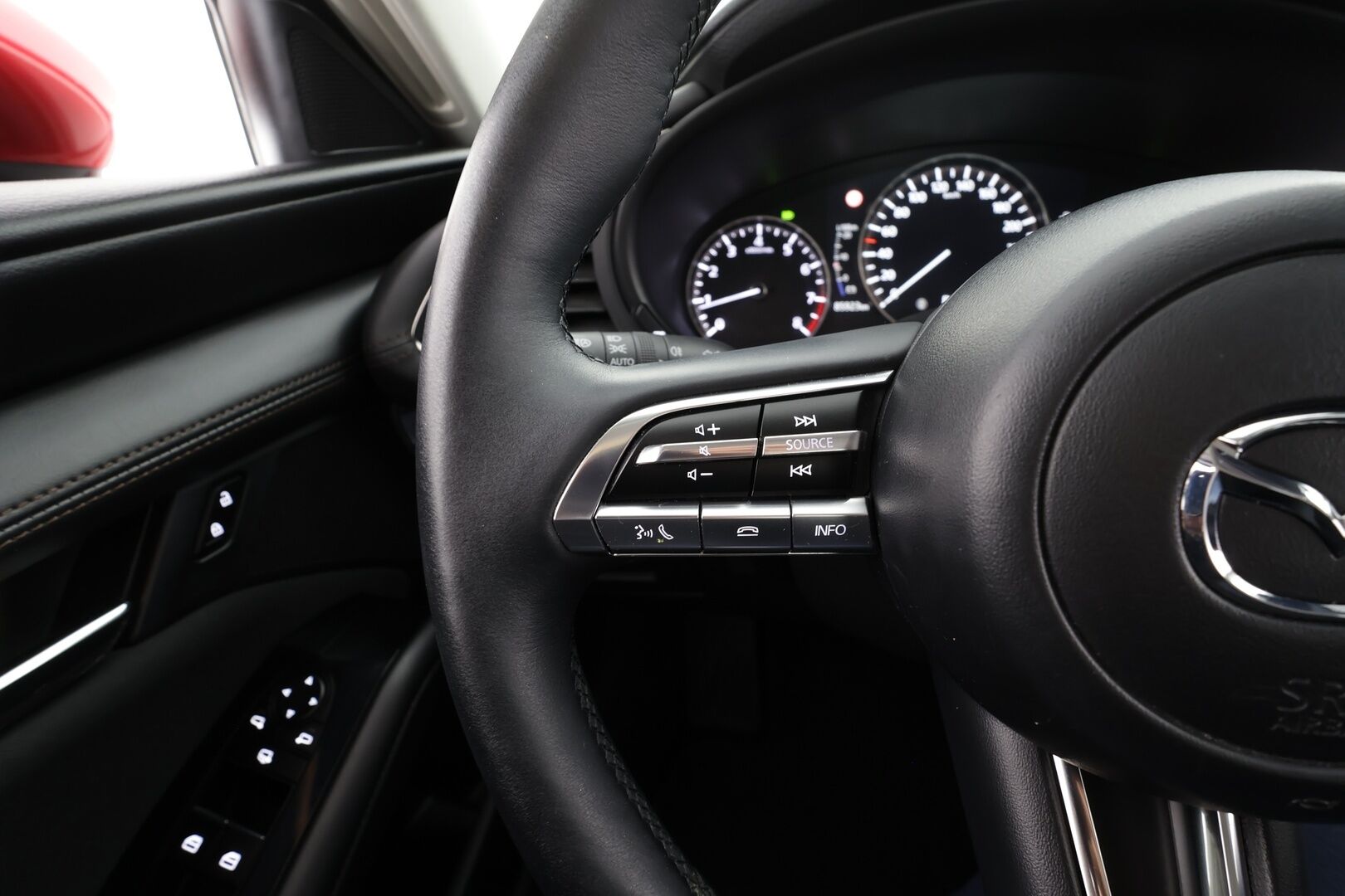 Mazda Mazda3 2020 Sedan 2,0 (122 hv) SKYACTIV-G Vision Plus Business AT KL2Y * ACC / HUD / P.kamera / LED / Navi / KeylessGo * - Lohkolämmitin / Suomi-auto / Kahdet renkaat aluvanteilla / Merkkihuollettu - Osta nyt, maksa vasta ensi vuonna