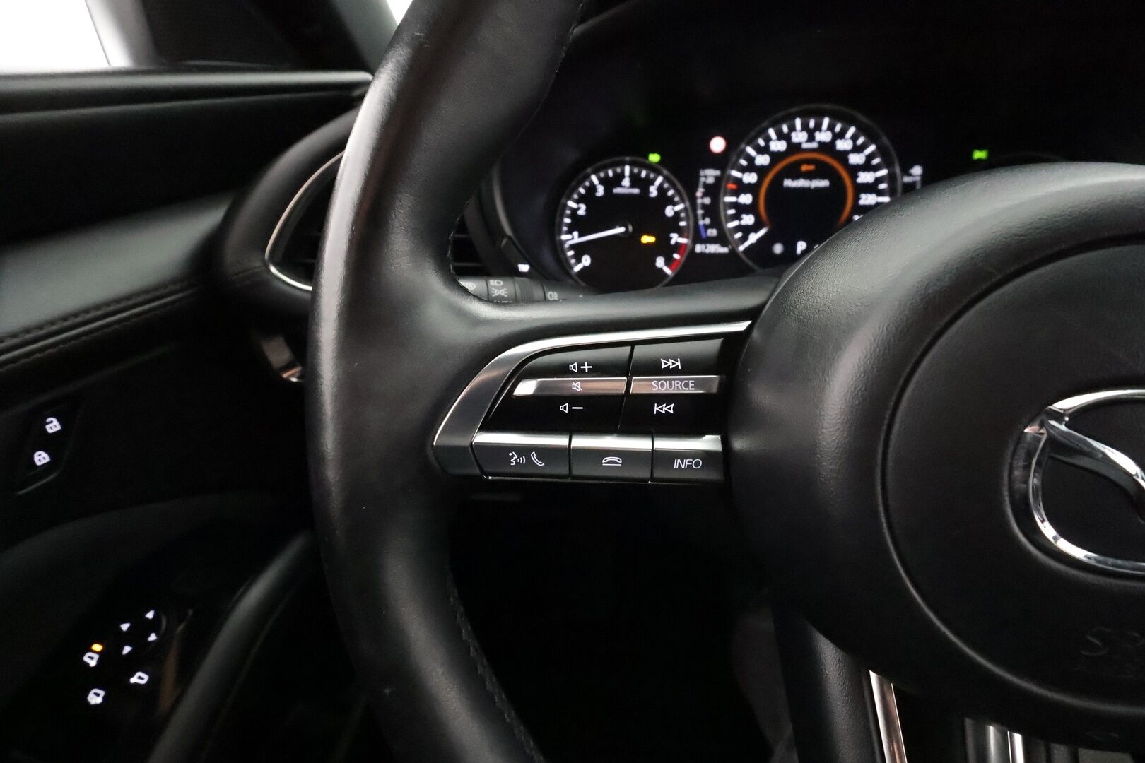 Mazda Mazda3 2020 Hatchback 2,0 (122 hv) SKYACTIV-G Vision Plus Business * ACC / LED / P.Kamera / Navi / Kaistavahti / Keyless / HUD * - Kahdet renkaat aluvanteilla