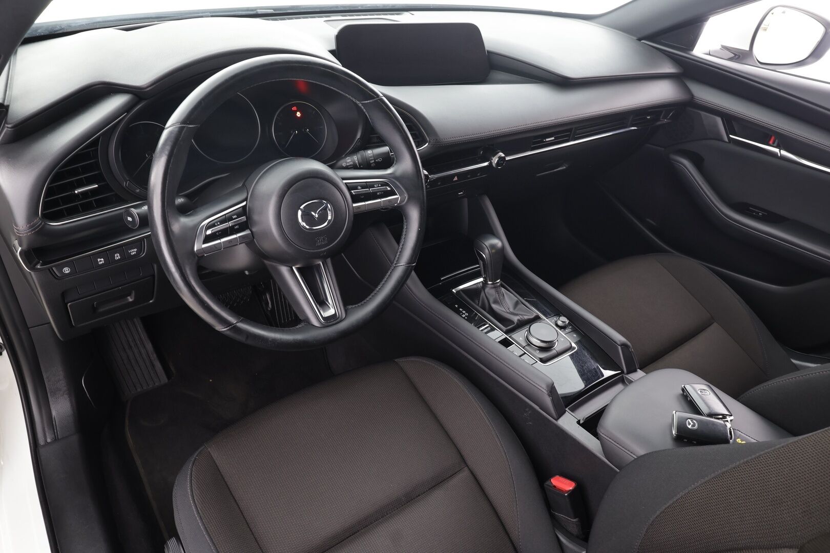 Mazda Mazda3 2020 Hatchback 2,0 (122 hv) SKYACTIV-G Vision Plus Business * ACC / HUD  / LED / P.Kamera / Navi / Kaistavahti / Keyless * - Kahdet renkaat aluvanteilla - HULLUT AVAJAISHULINAT KORKOTARJOUS 3,29 %