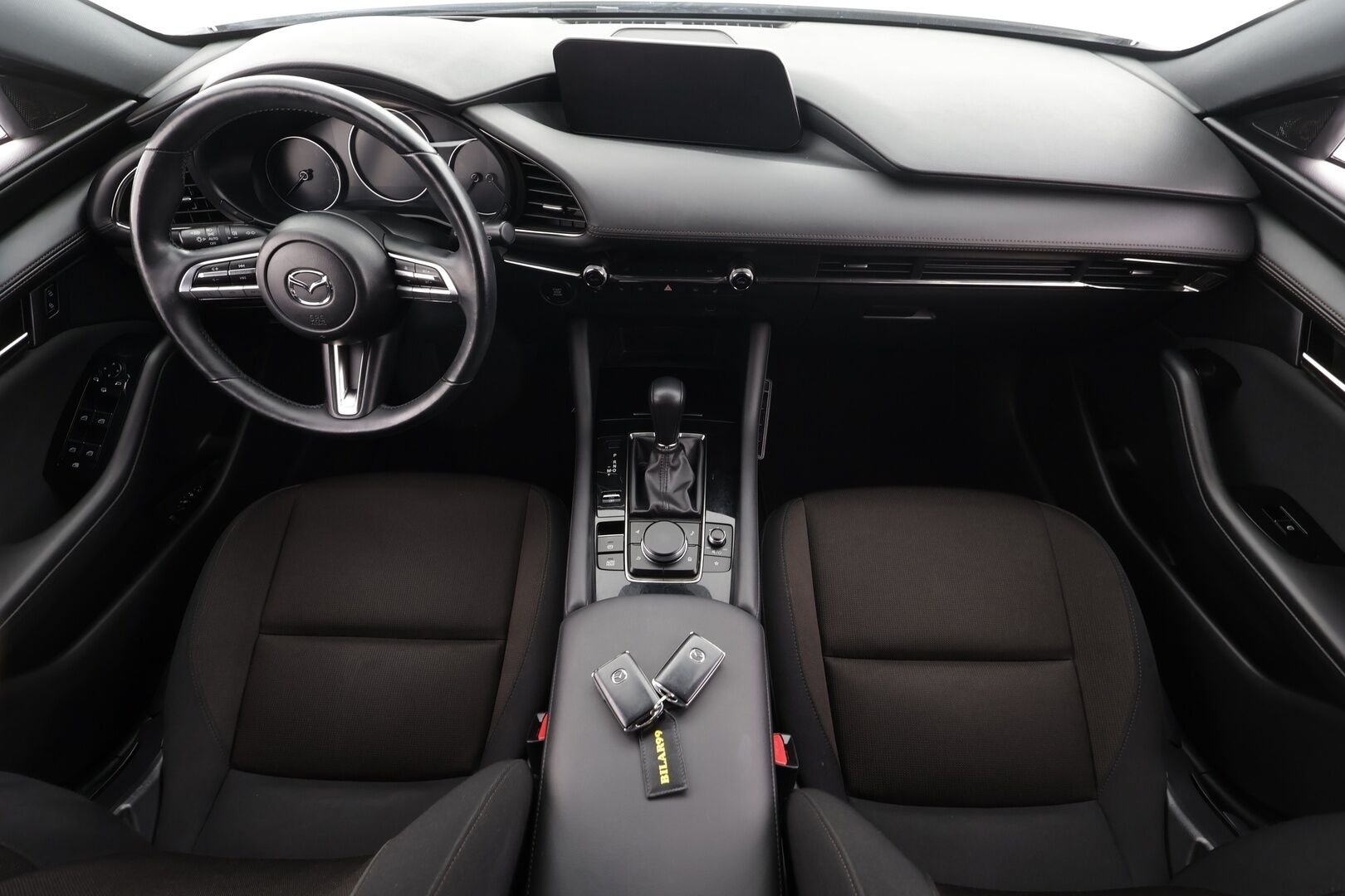 Mazda Mazda3 2020 Hatchback 2,0 (122 hv) SKYACTIV-G Vision Plus Business * ACC / LED / P.Kamera / Navi / Kaistavahti / Keyless / HUD * - Kahdet renkaat aluvanteilla