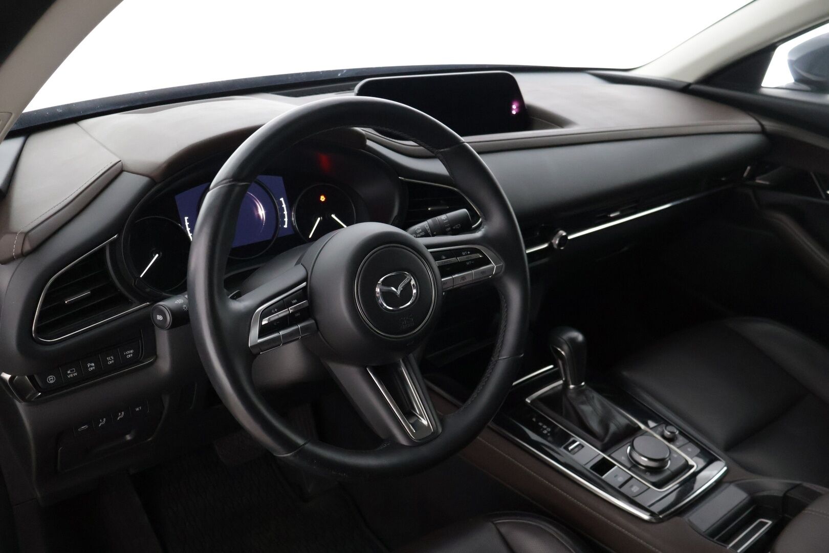 Mazda CX-30 2020 2,0 M Hybrid Skyactiv-G Luxury AT * BOSE / 360 / Adapt. vakkari / KeylessGo / Navi * - * Suomi-auto / Kahdet renkaat Mazdan omilla alumiinivanteilla! / Lohko- ja sisätilanlämmitin *