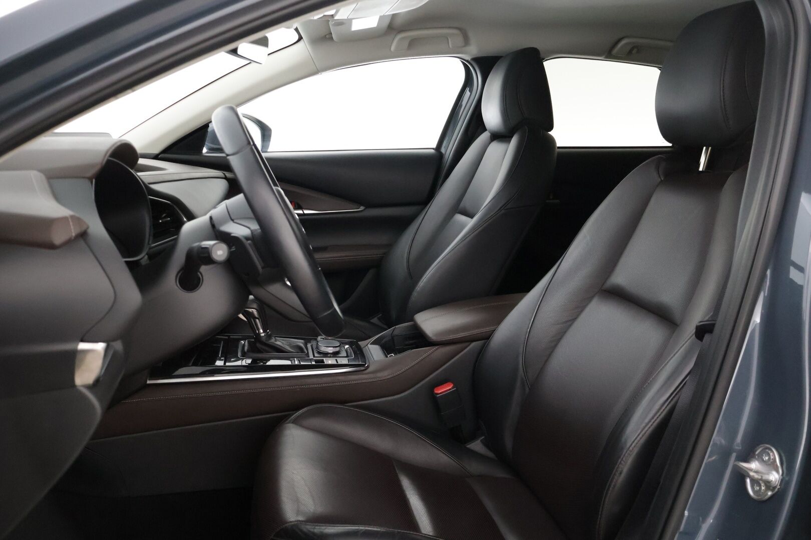 Mazda CX-30 2020 2,0 M Hybrid Skyactiv-G Luxury AT * BOSE / 360 / Adapt. vakkari / KeylessGo / Navi * - * Suomi-auto / Kahdet renkaat Mazdan omilla alumiinivanteilla! / Lohko- ja sisätilanlämmitin *