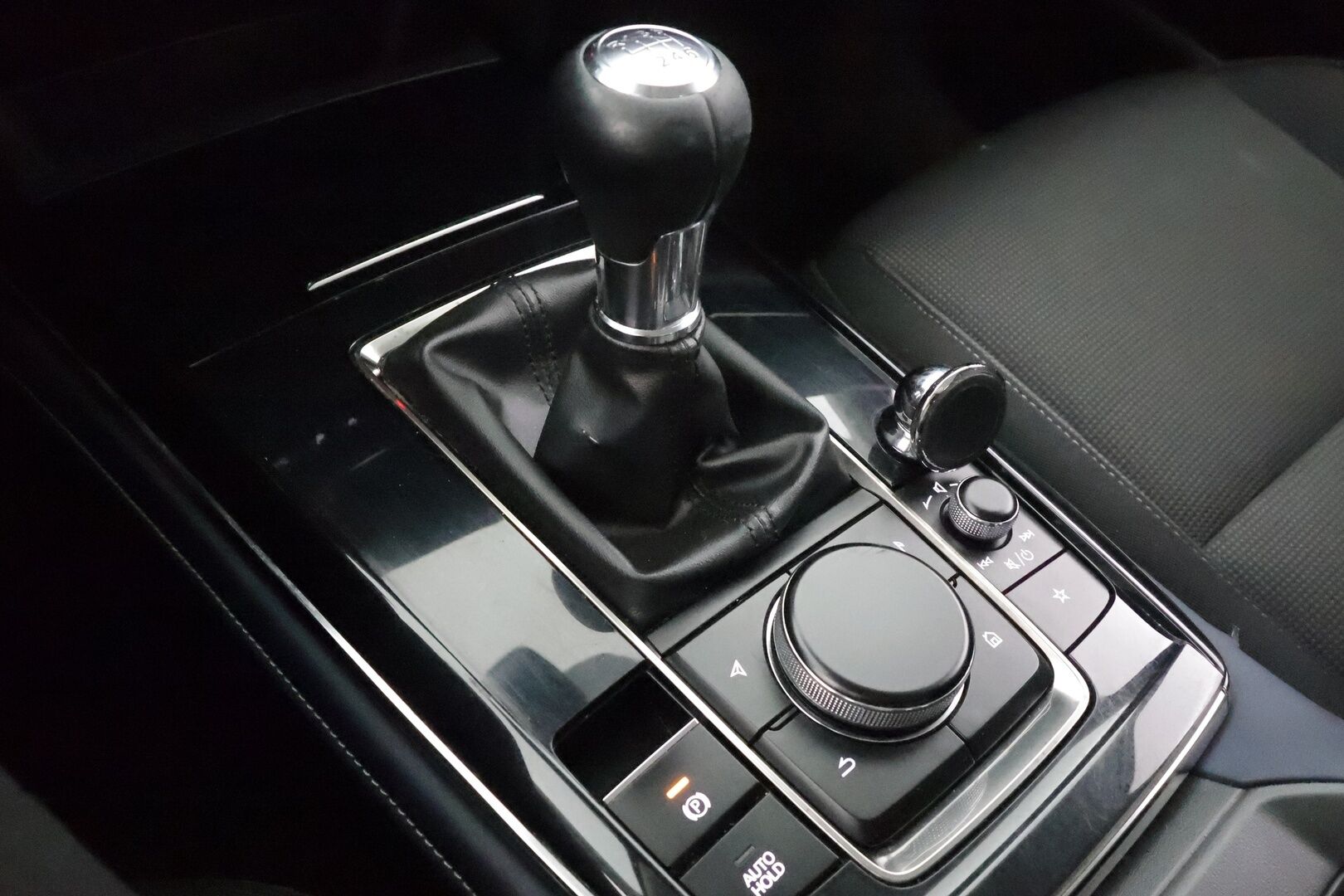 Mazda CX-30 2020 2,0 M Hybrid Skyactiv-G Vision Plus Business MT * ACC / LED / P.kamera / Apple & Android / Kaistavahti * - Suomi-auto / Merkkihuollettu / 2x Renkaat ja vanteet - HULLUT AVAJAISHULINAT KORKOTARJOUS 3,29 %