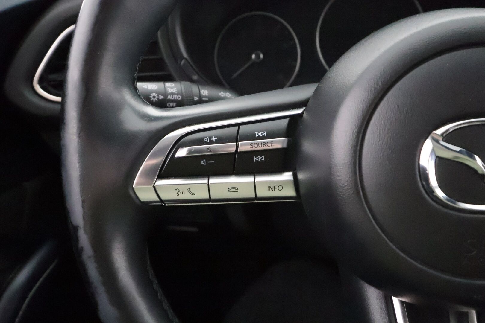 Mazda CX-30 2020 2,0 M Hybrid Skyactiv-G Vision Plus Business MT * ACC / LED / P.kamera / Apple & Android / Kaistavahti * - Suomi-auto / Merkkihuollettu / 2x Renkaat ja vanteet