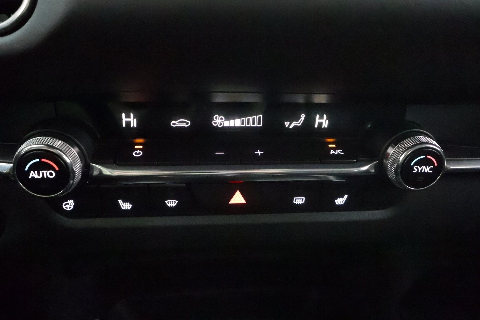 Mazda CX-30 2020 2,0 M Hybrid Skyactiv-G Vision Plus Business MT * ACC / LED / P.kamera / Apple & Android / Kaistavahti * - Suomi-auto / Merkkihuollettu / 2x Renkaat ja vanteet - HULLUT AVAJAISHULINAT KORKOTARJOUS 3,29 %