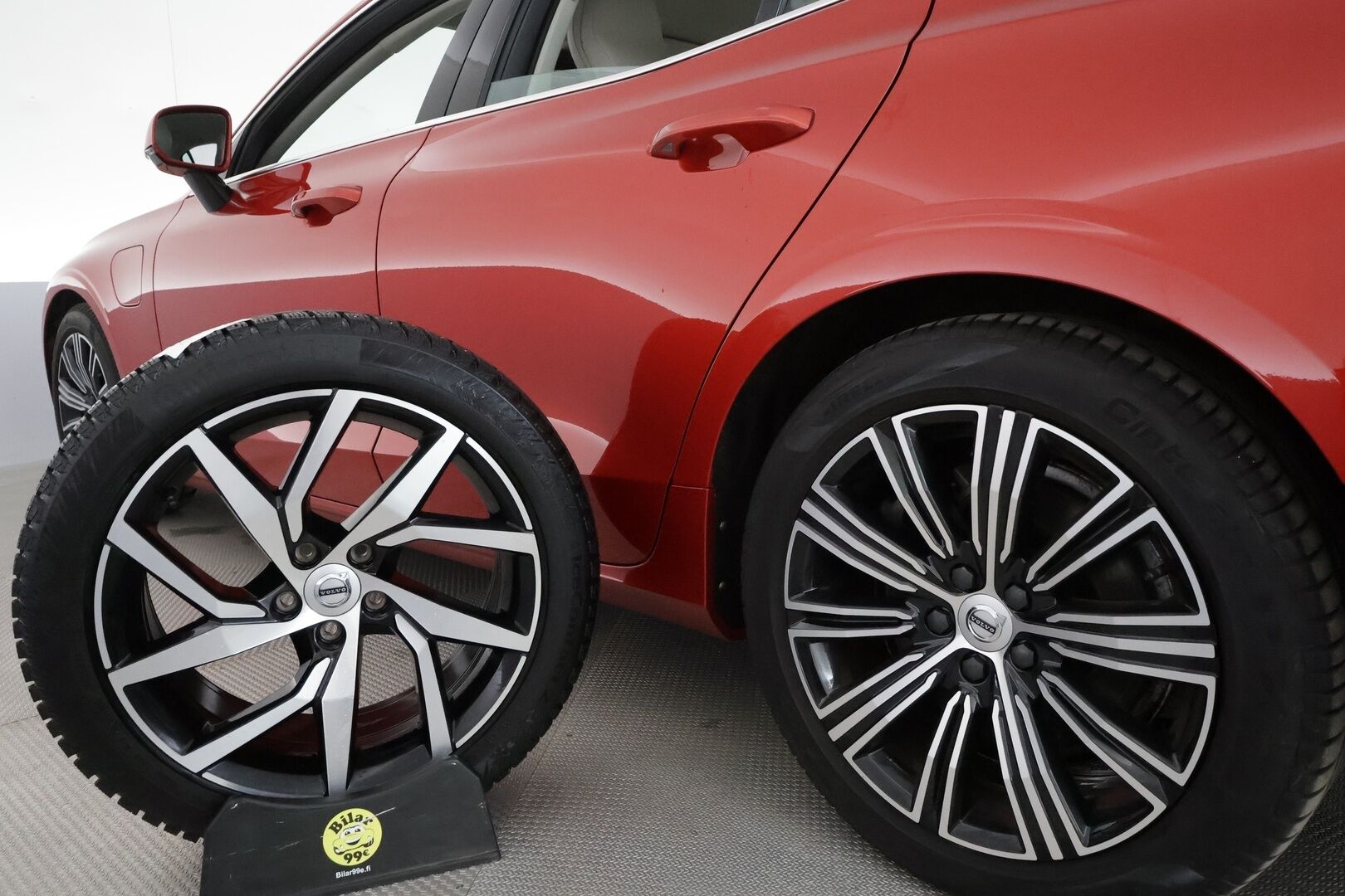 Volvo S60 2020 T8 TwE AWD Business Inscription aut * Webasto / ACC / LED / P.kamera / Sportpenkki Muistilla / Navi / Kaistavahti * - Suomi-auto / 2x Latauskaapelit / Kahdet Renkaat / Merkkihuollettu!