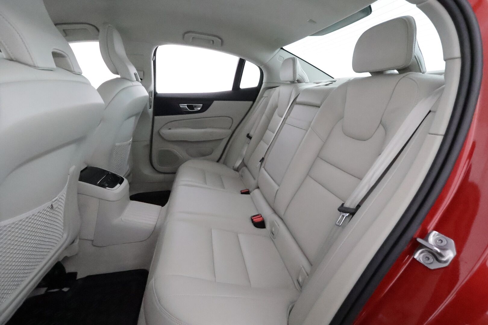 Volvo S60 2020 T8 TwE AWD Business Inscription aut * Webasto / ACC / LED / P.kamera / Sportpenkki Muistilla / Navi / Kaistavahti * - Suomi-auto / 2x Latauskaapelit / Kahdet Renkaat / Merkkihuollettu!