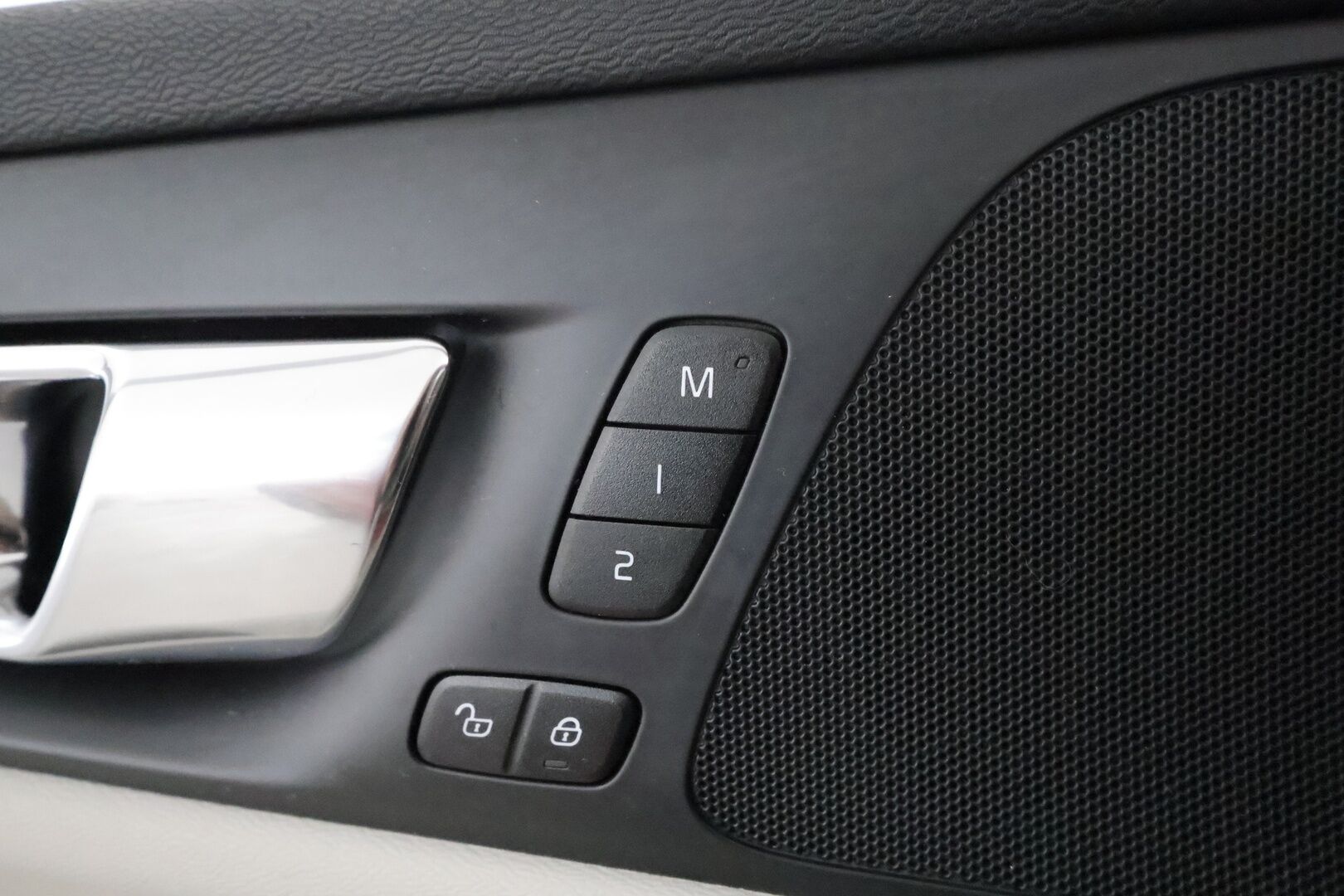 Volvo S60 2020 T8 TwE AWD Business Inscription aut * Webasto / ACC / LED / P.kamera / Sportpenkki Muistilla / Navi / Kaistavahti * - Suomi-auto / 2x Latauskaapelit / Kahdet Renkaat / Merkkihuollettu!