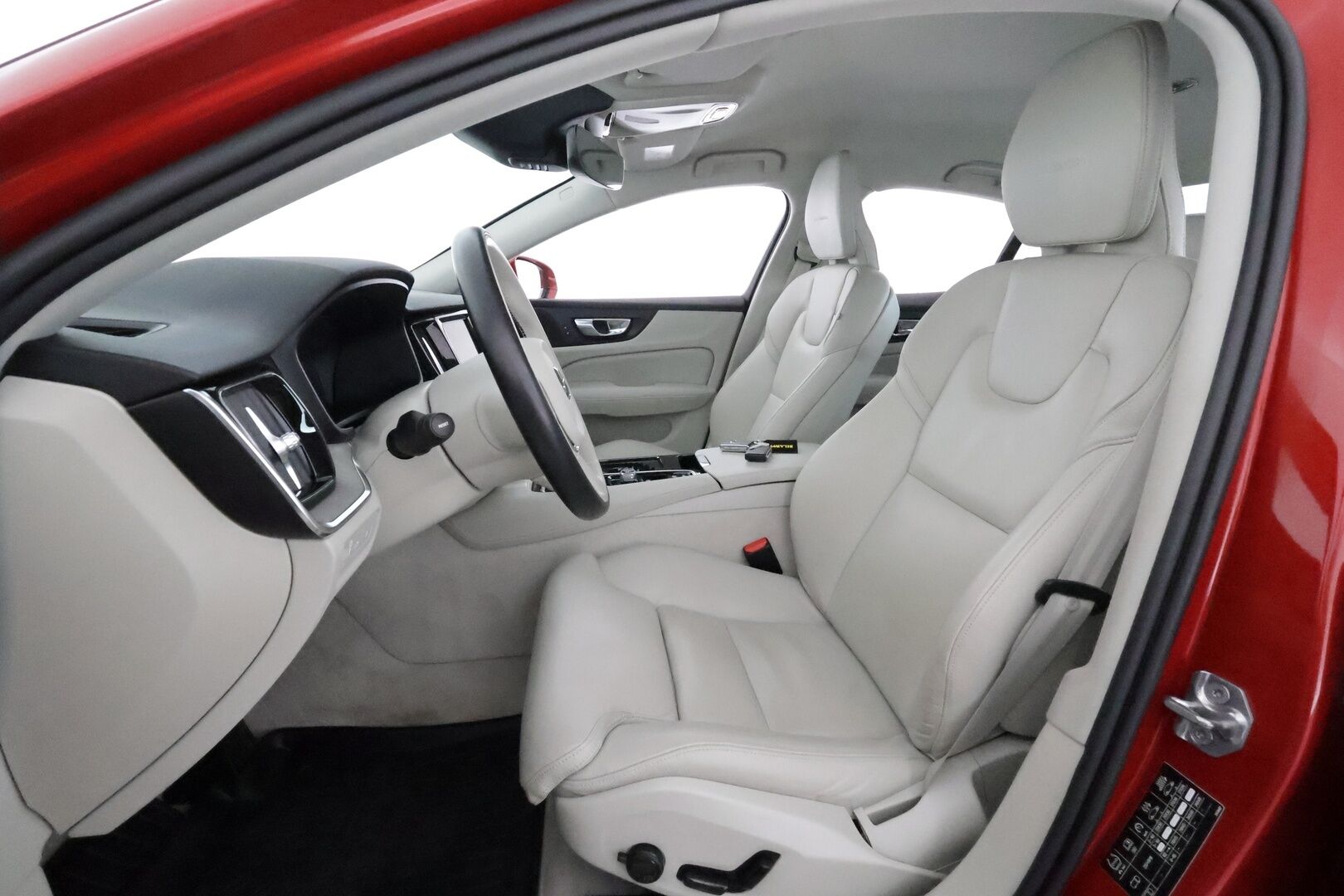 Volvo S60 2020 T8 TwE AWD Business Inscription aut * Webasto / ACC / LED / P.kamera / Sportpenkki Muistilla / Navi / Kaistavahti * - Suomi-auto / 2x Latauskaapelit / Kahdet Renkaat / Merkkihuollettu!
