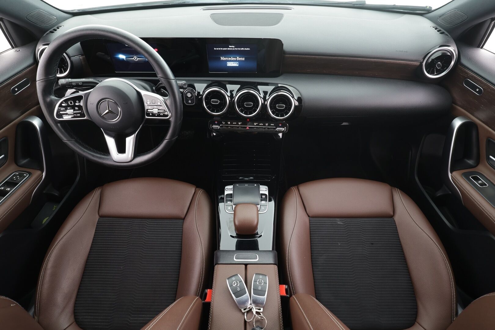 Mercedes-Benz A 2020 180 A Business Style - | LED-High Performance | P.Kamera | Sportpenkit | Digimittaristo | Vakkari | Kaistavahti | Suomi-auto | 2x renkaat&alumiinivanteet |