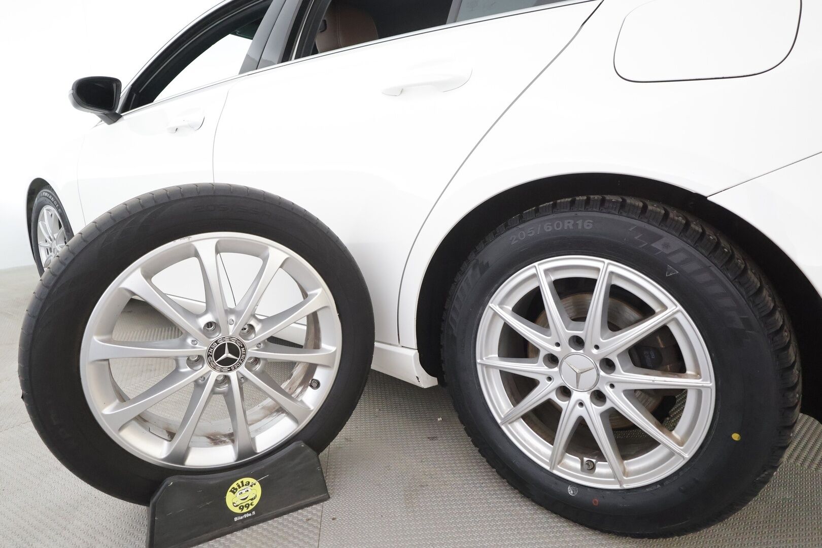 Mercedes-Benz A 2020 180 A Business Style * LED-High Performance / P.Kamera / Sportpenkit / Digimittaristo / Vakkari / Kaistavahti * - Suomi-auto / Kahdet renkaat