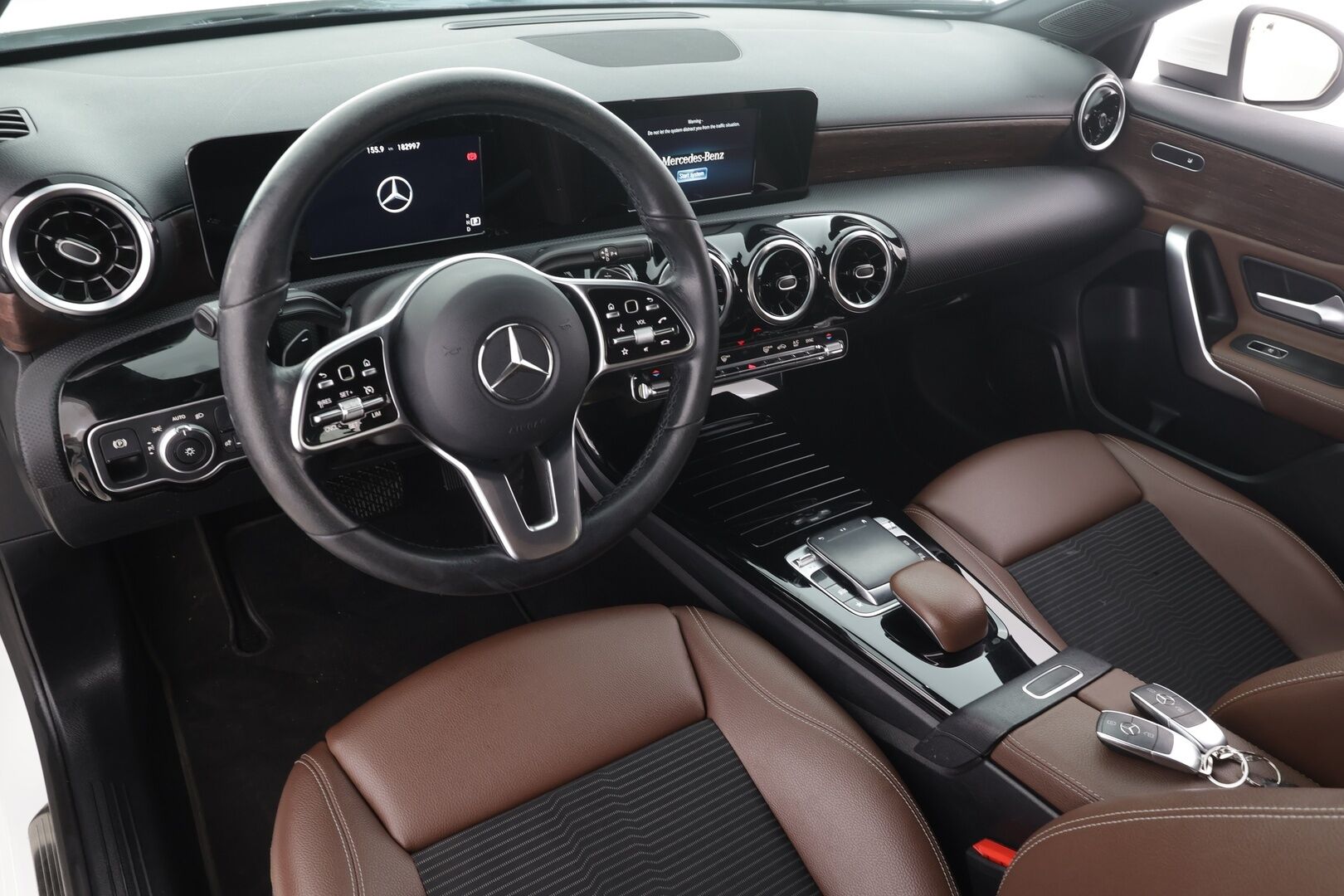 Mercedes-Benz A 2020 180 A Business Style * LED-High Performance / P.Kamera / Sportpenkit / Digimittaristo / Vakkari / Kaistavahti * - Suomi-auto / Kahdet renkaat - HULLUT AVAJAISHULINAT KORKOTARJOUS 3,29 %