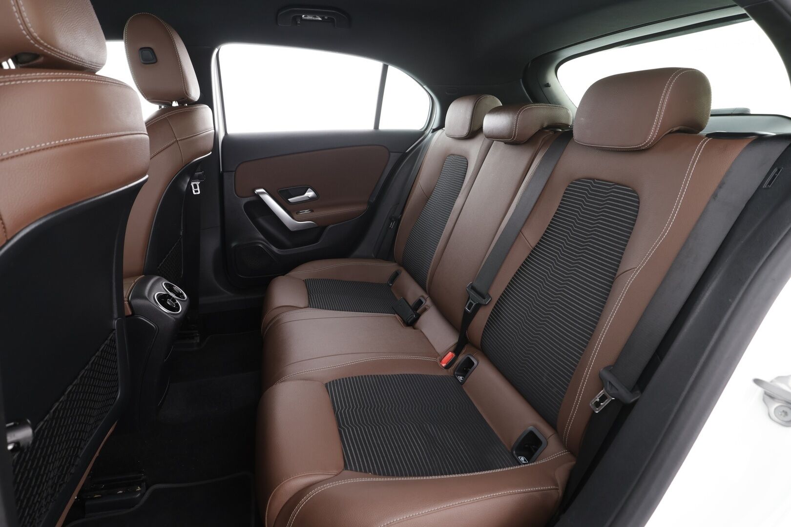 Mercedes-Benz A 2020 180 A Business Style * LED-High Performance / P.Kamera / Sportpenkit / Digimittaristo / Vakkari / Kaistavahti * - Suomi-auto / Kahdet renkaat