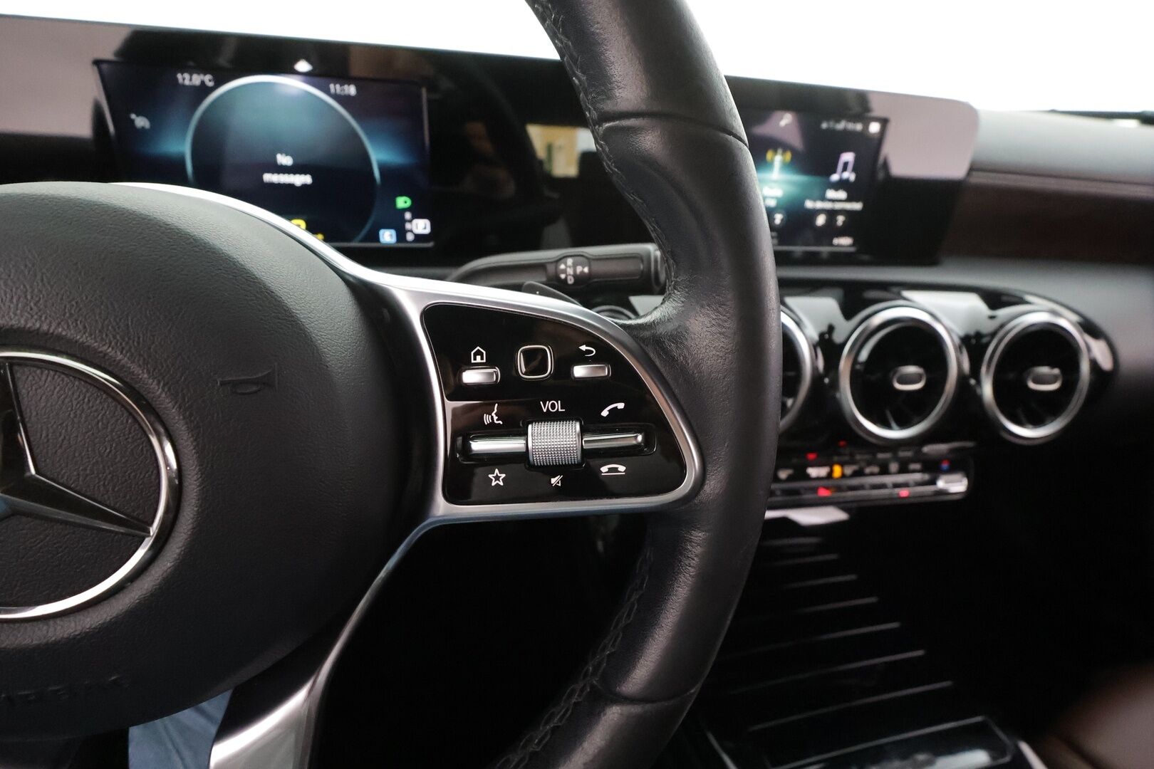 Mercedes-Benz A 2020 180 A Business Style * LED-High Performance / P.Kamera / Sportpenkit / Digimittaristo / Vakkari / Kaistavahti * - Suomi-auto / Kahdet renkaat - HULLUT AVAJAISHULINAT KORKOTARJOUS 3,29 %