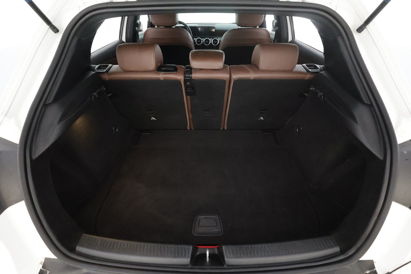 Mercedes-Benz A 2020 180 A Business Style * LED-High Performance / P.Kamera / Sportpenkit / Digimittaristo / Vakkari / Kaistavahti * - Suomi-auto / Kahdet renkaat