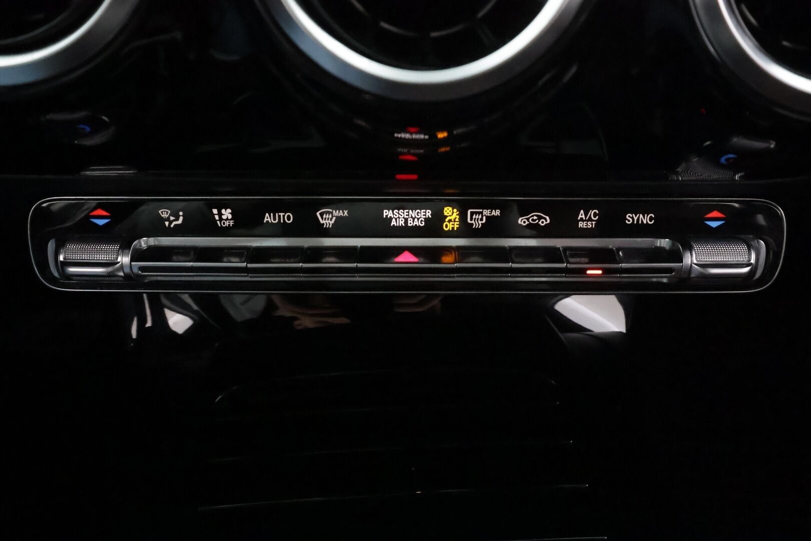 Mercedes-Benz A 2020 180 A Business Style - | LED-High Performance | P.Kamera | Sportpenkit | Digimittaristo | Vakkari | Kaistavahti | Suomi-auto | 2x renkaat&alumiinivanteet |