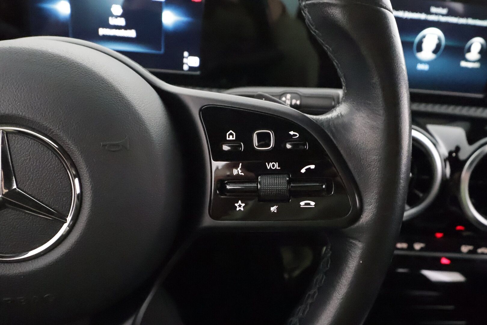 Mercedes-Benz A 2020 180 A Business Style * Vakkari / Widescreen / Puolinahat / P.Kamera / LED / Sporttipenkit * - Suomi-auto / Kahdet Renkaat