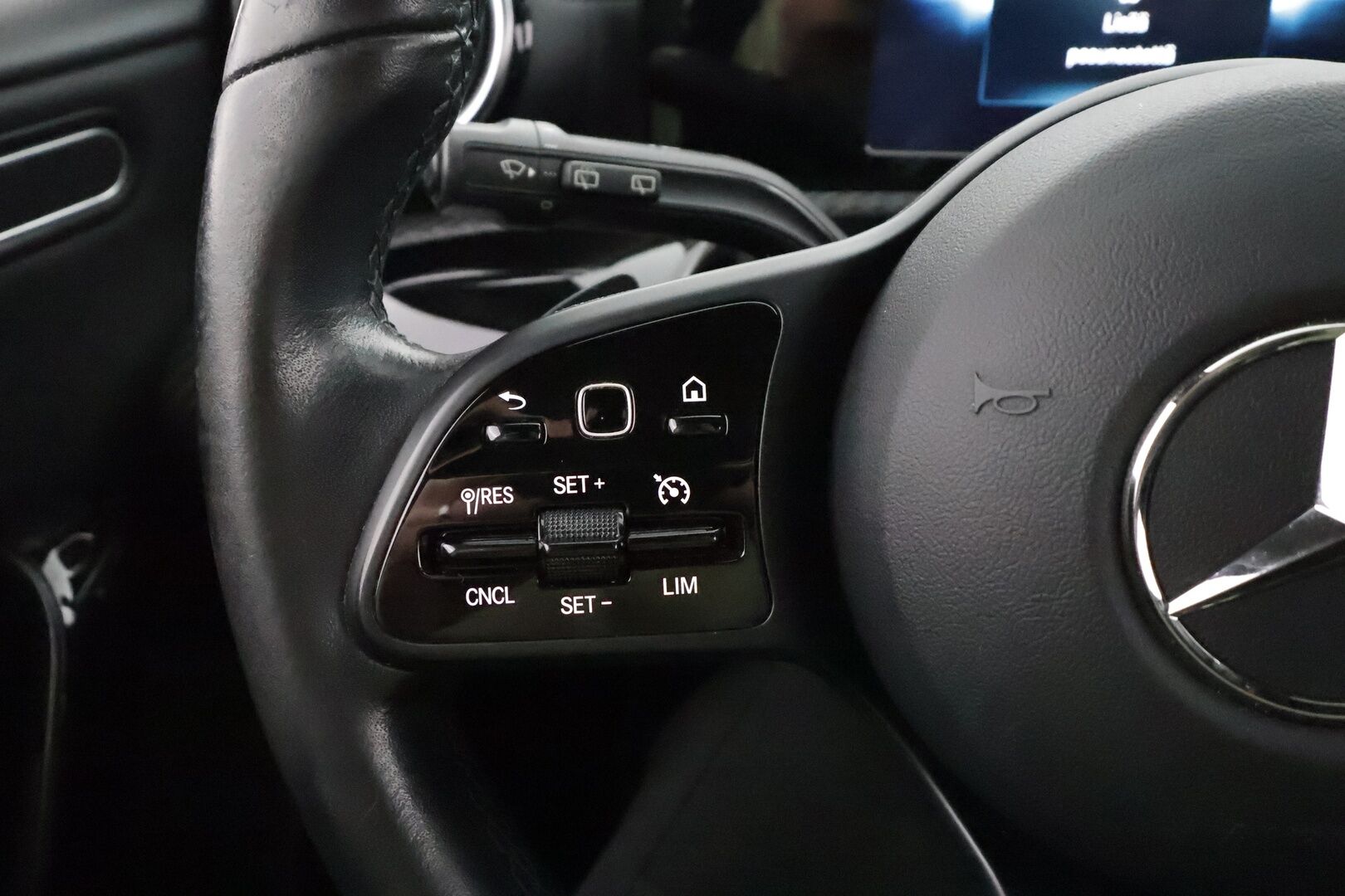 Mercedes-Benz A 2020 180 A Business Style * Vakkari / Widescreen / Puolinahat / P.Kamera / LED / Sporttipenkit * - Suomi-auto / Kahdet Renkaat