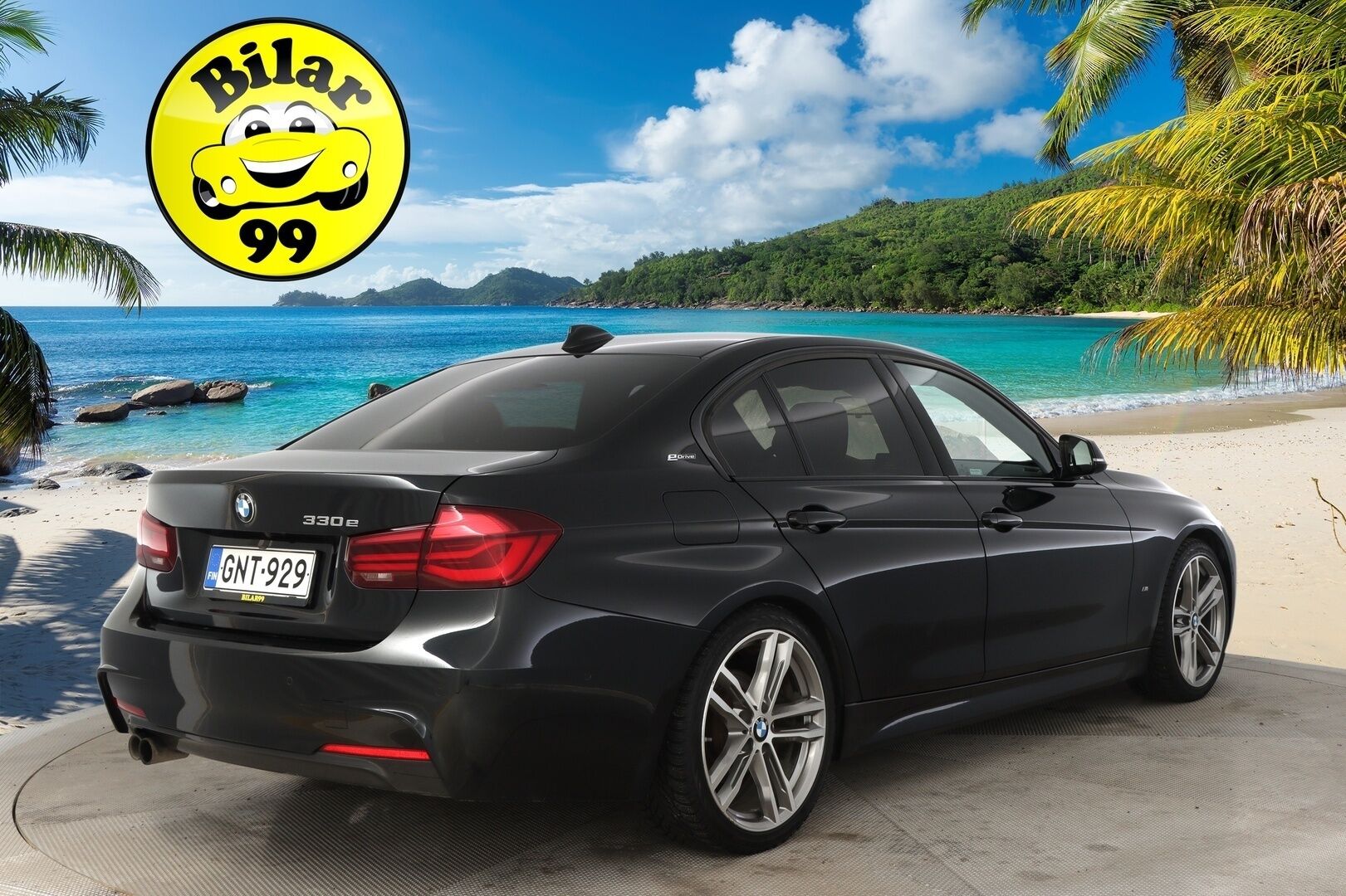 BMW 330 2017 F30 Sedan iPerformance M-Sport **Kattoluukku / H&K / Surround View / Comfort Access / Sporttinahat / Ratinlämmitin*