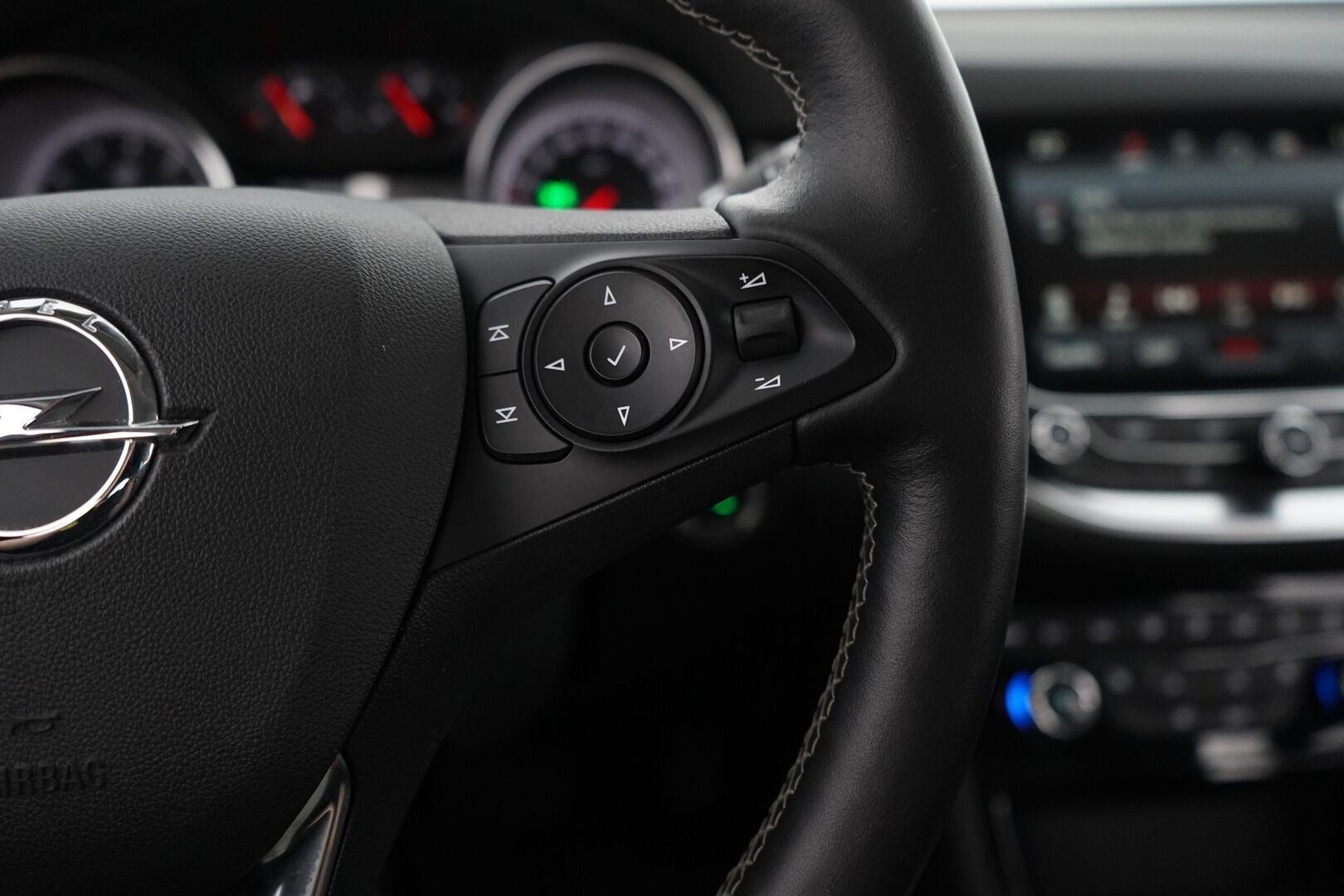 Opel Astra 2019 5-ov Innovation Plus 150 Turbo A * Vakkari / Kamera / Navi / Lohko / Ratinlämmitin* - Myydään juuri leimattuna / Kahdet renkaat / Säännöllinen huoltohistoria