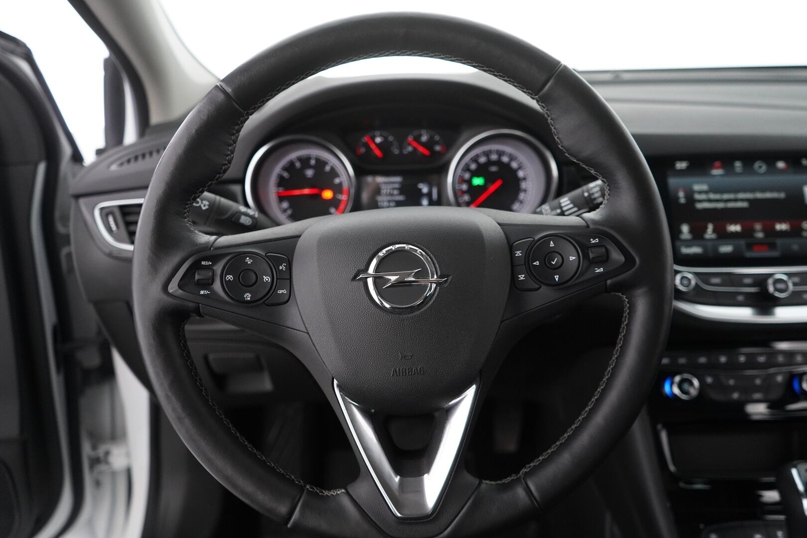 Opel Astra 2019 5-ov Innovation Plus 150 Turbo A * Vakkari / Kamera / Navi / Lohko / Ratinlämmitin* - Myydään juuri leimattuna / Kahdet renkaat / Säännöllinen huoltohistoria